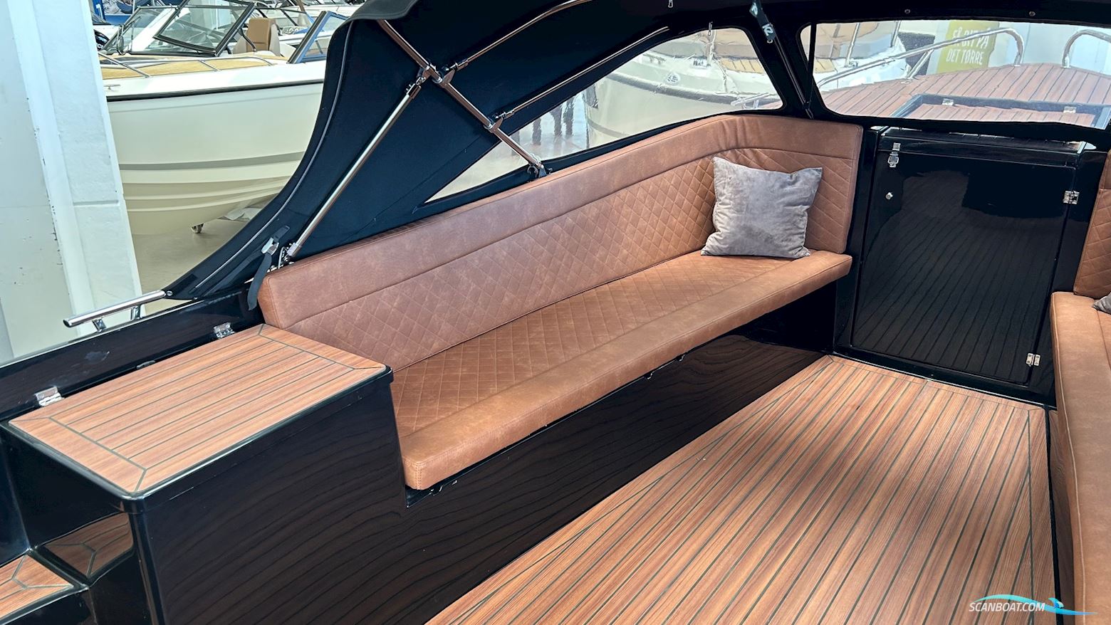 Maxima 750 Flying lounge