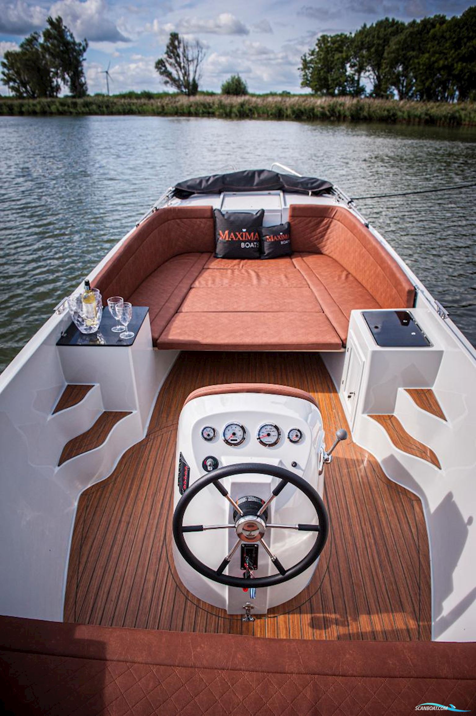 Maxima 750 Flying lounge