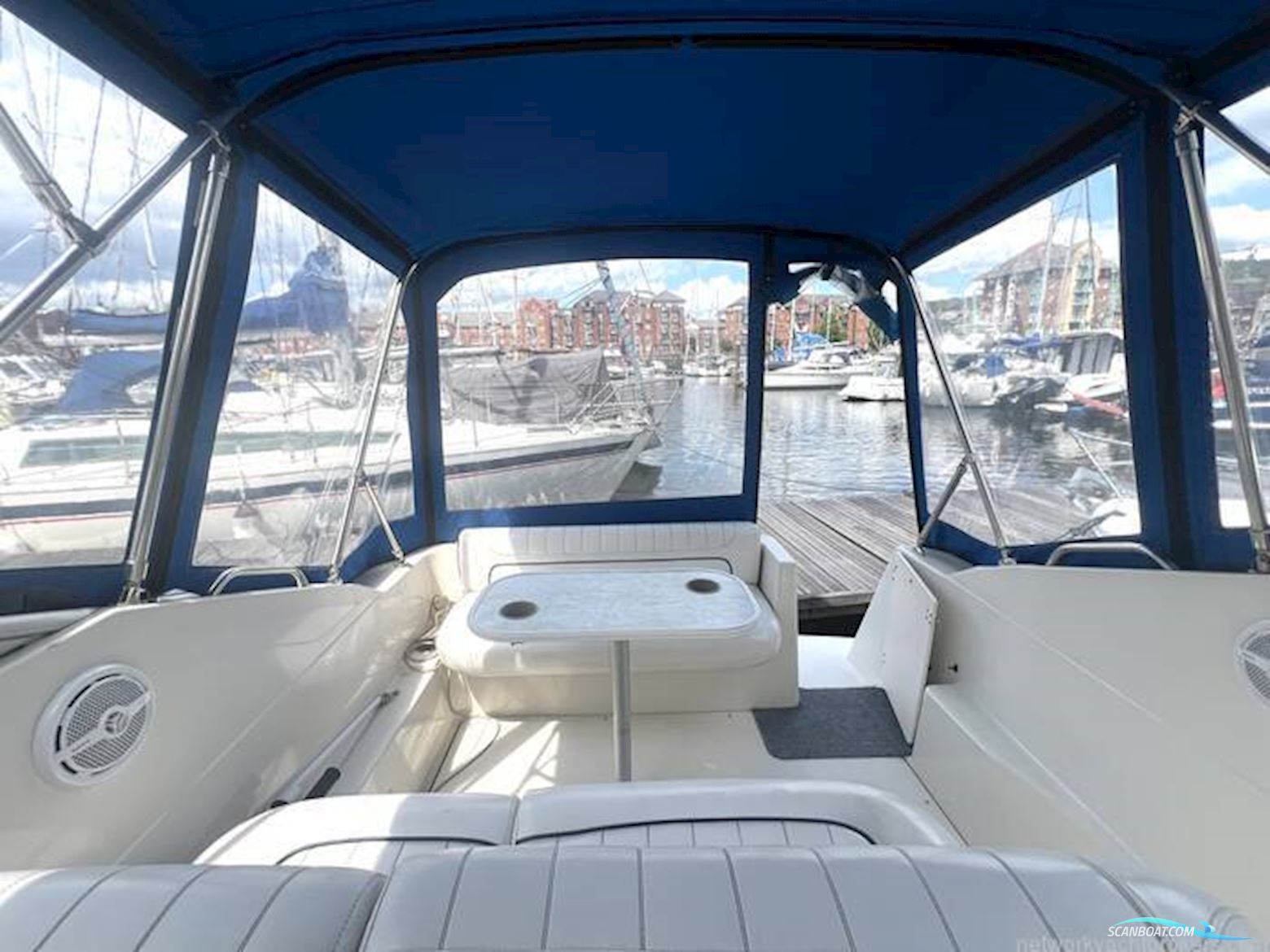 Maxum 2400 Scr