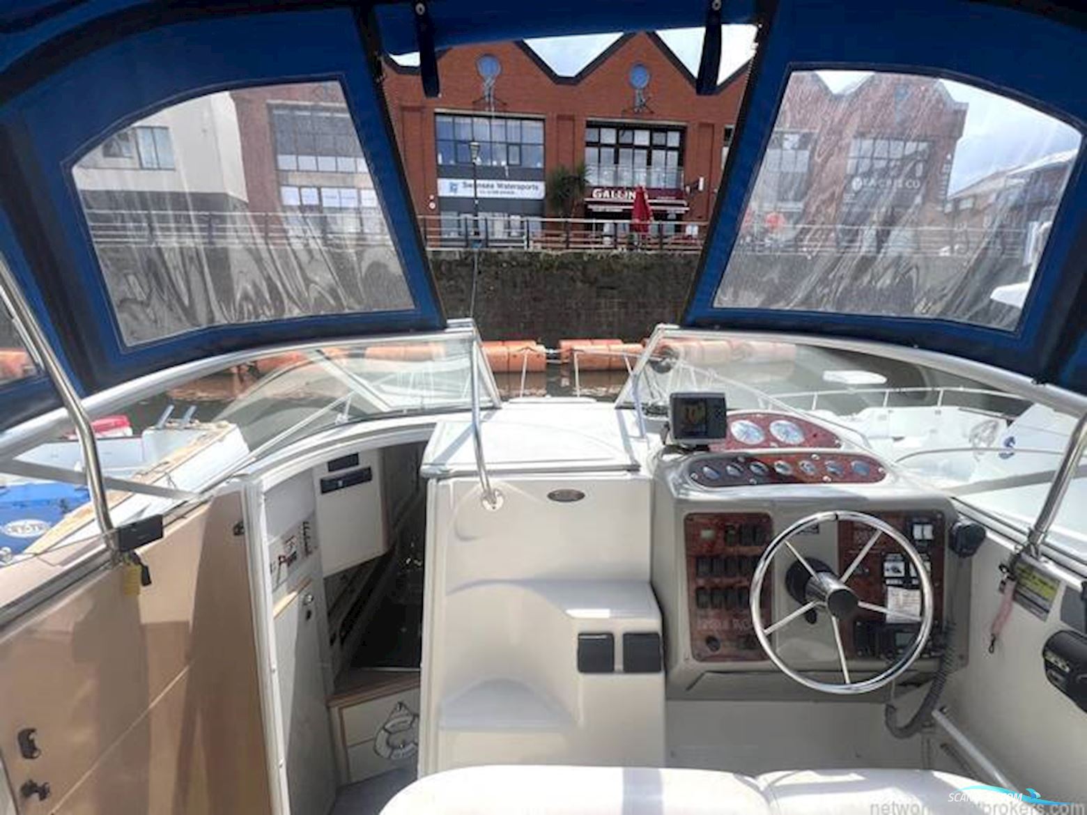 Maxum 2400 Scr
