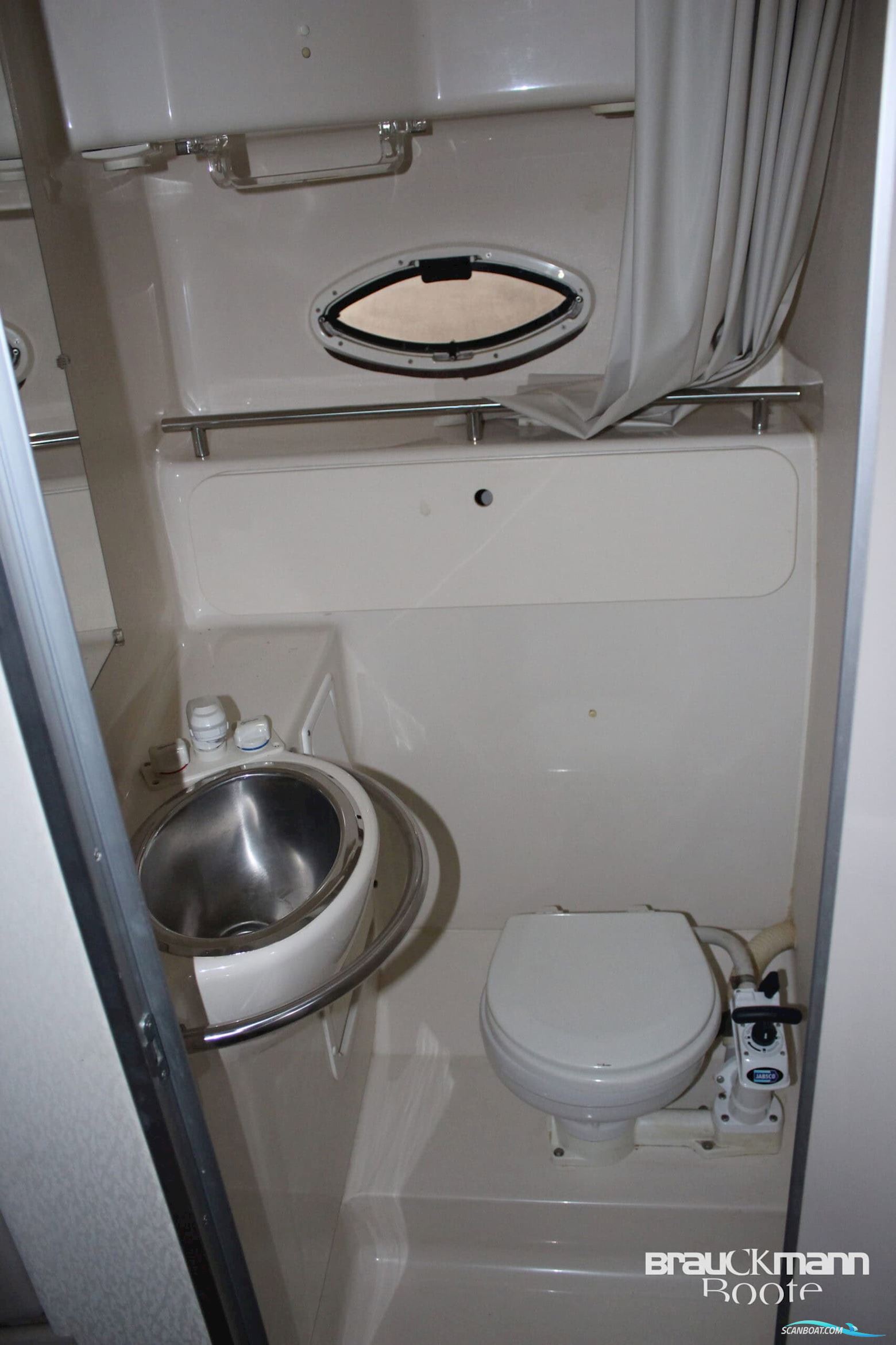 Maxum 3300 SCR