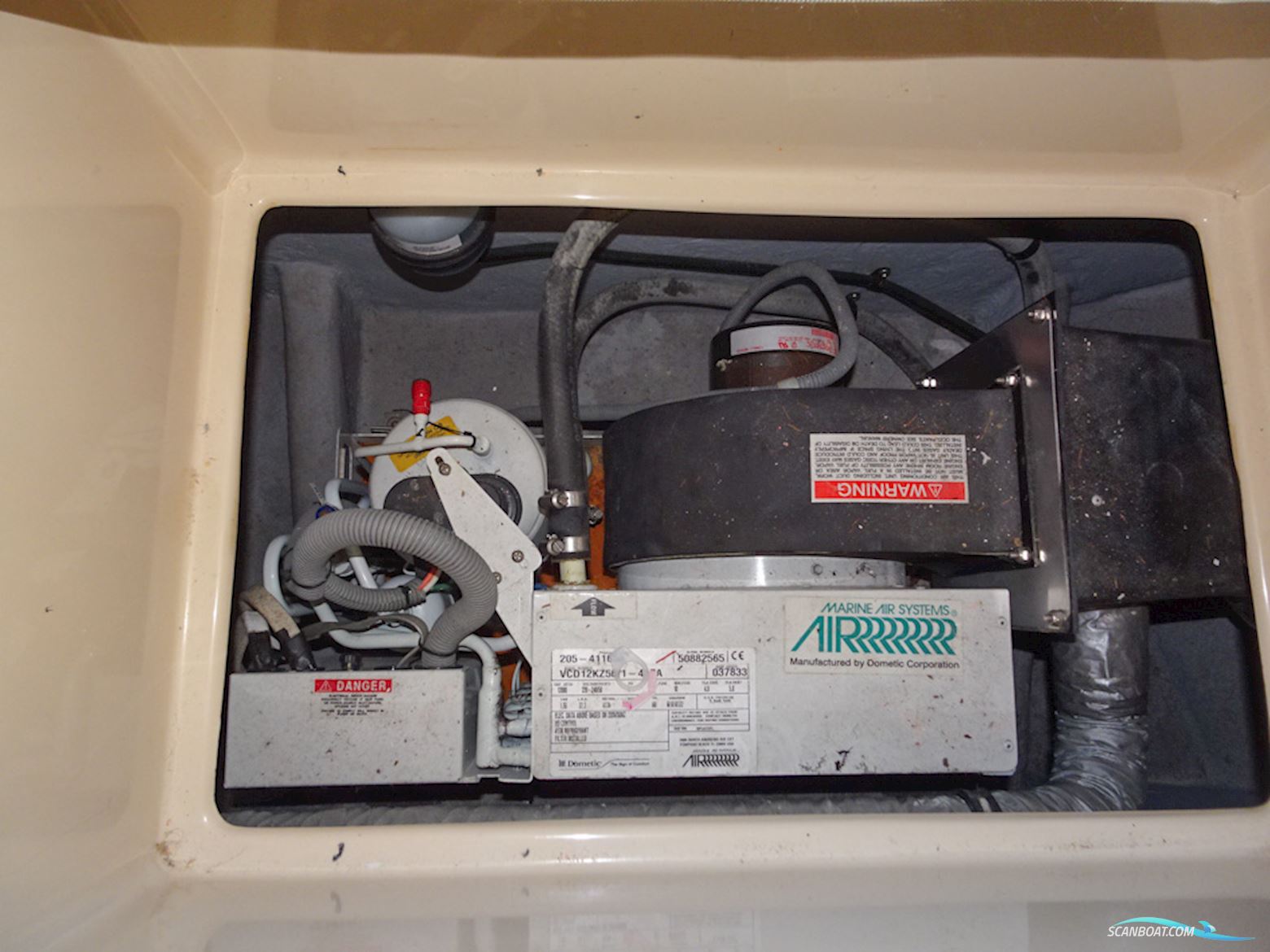 Meridian 391 Sedan
