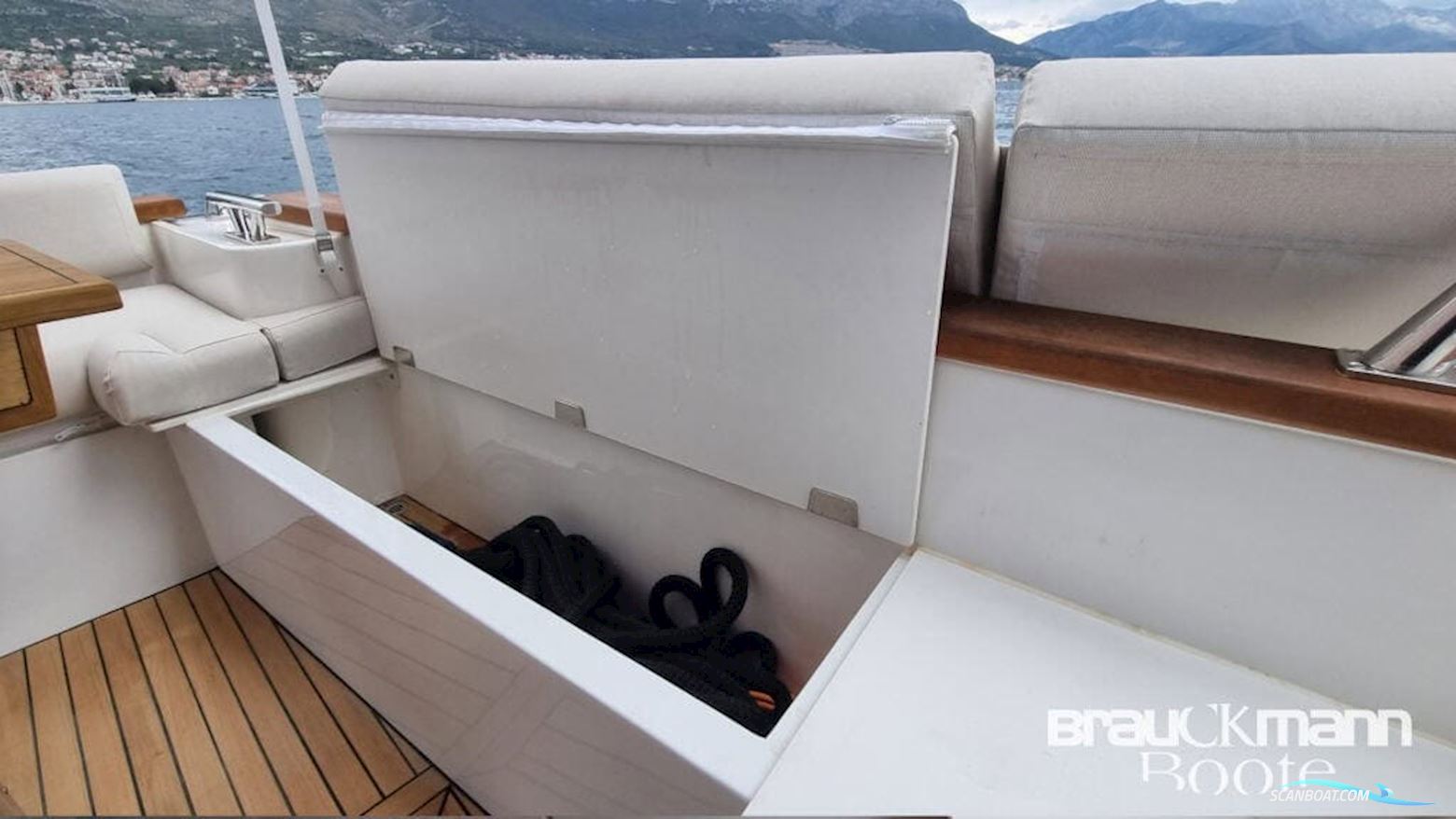 Monachus Yachts Issa 45