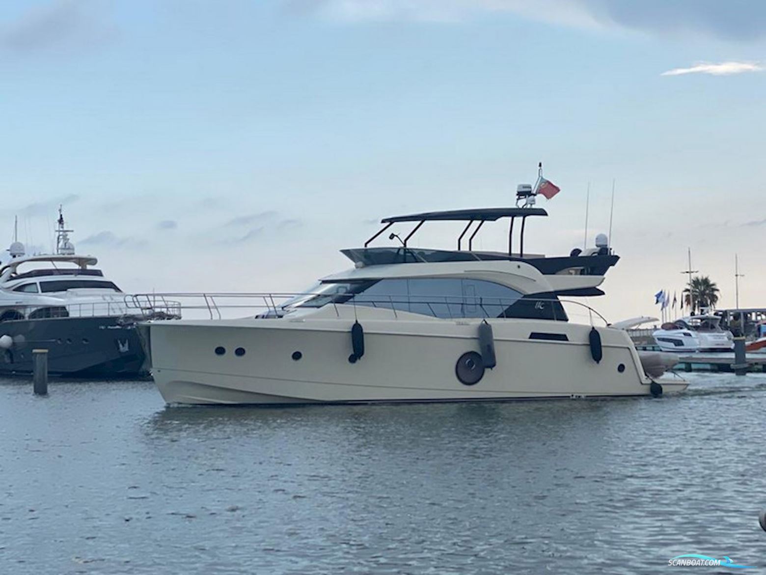 Monte Carlo Yachts 6 Motorboten 2019, met Cummins motor, Portugal