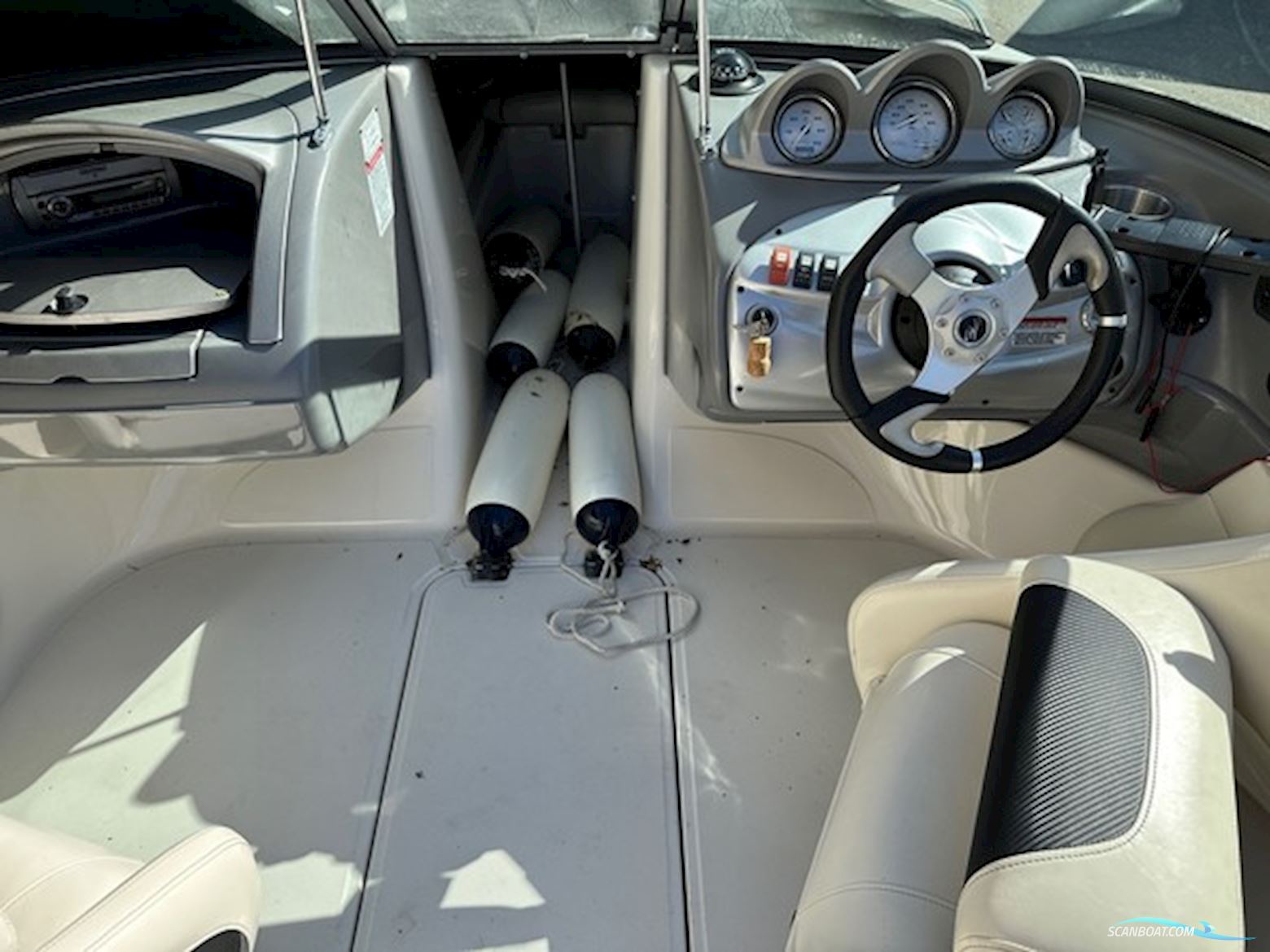 Monterey 194 FS – 2007 – Volvo Penta 4,3L – inkl. trailer – 315 timer – flot stand