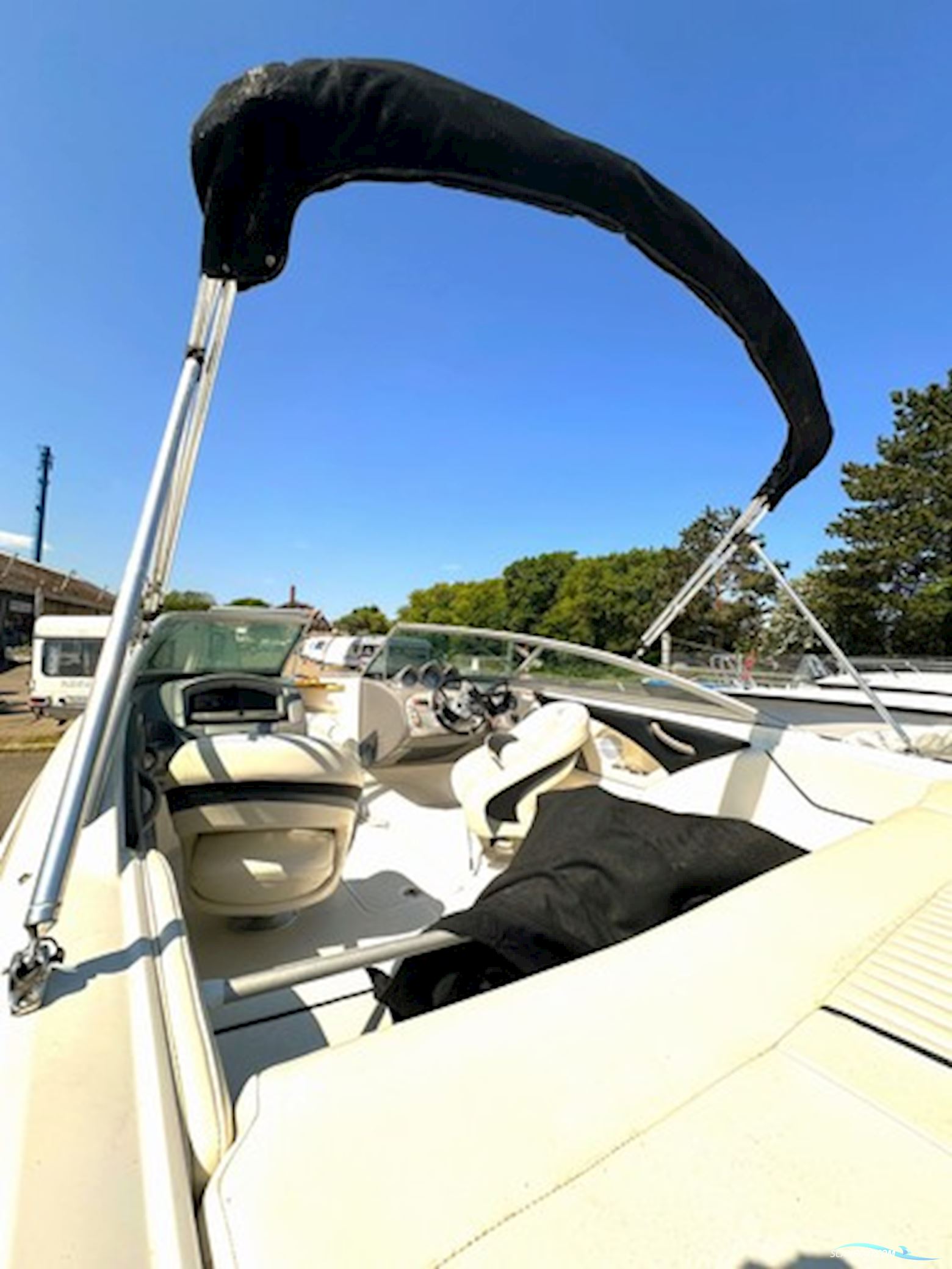 Monterey 194 FS – 2007 – Volvo Penta 4,3L – inkl. trailer – 315 timer – flot stand