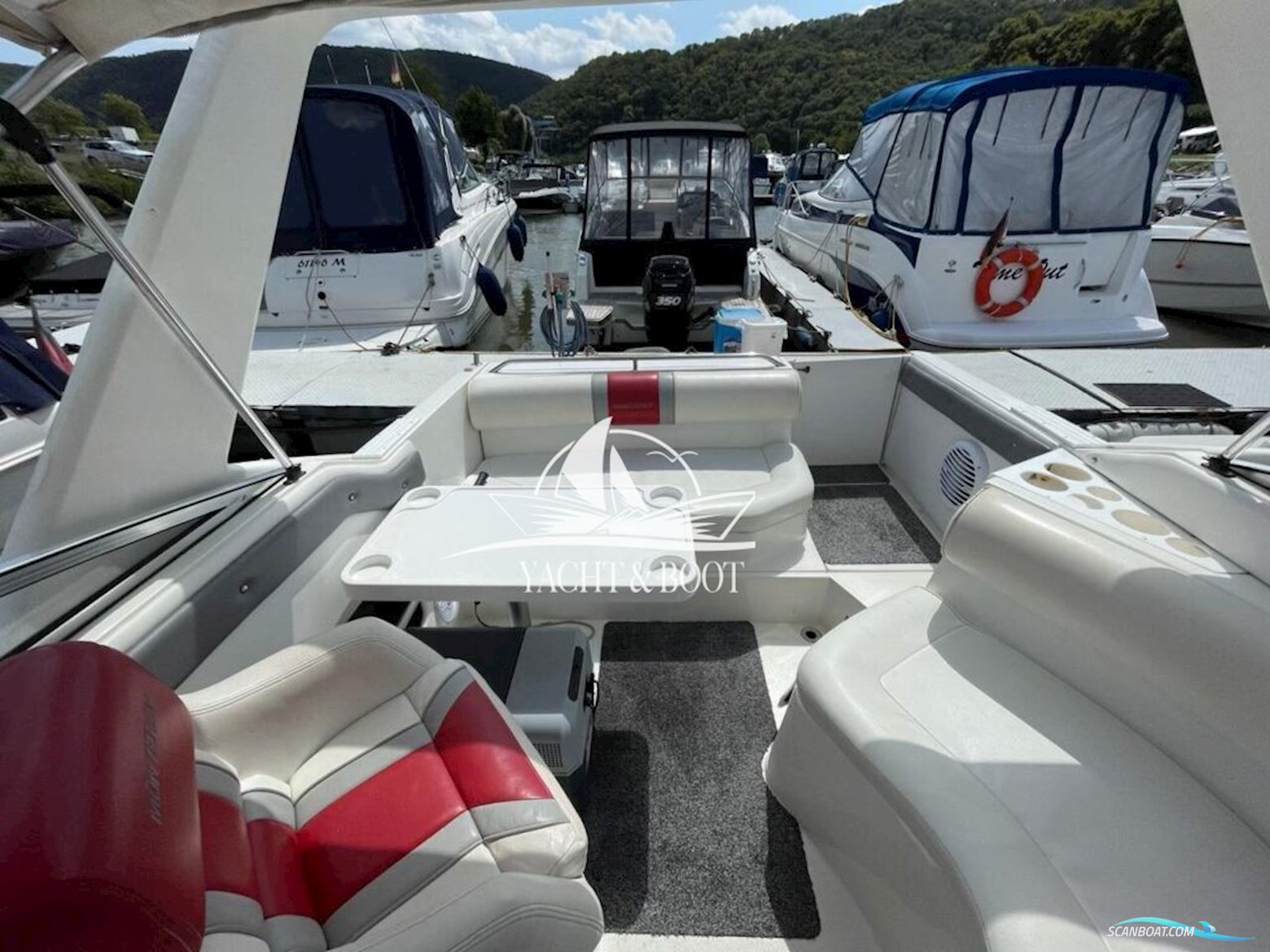 Monterey 250 Cruiser