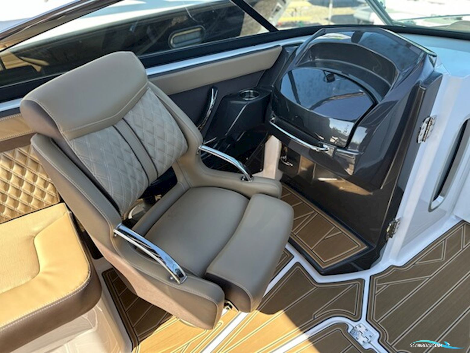 Monterey 255 SS, Mercury F350 V10