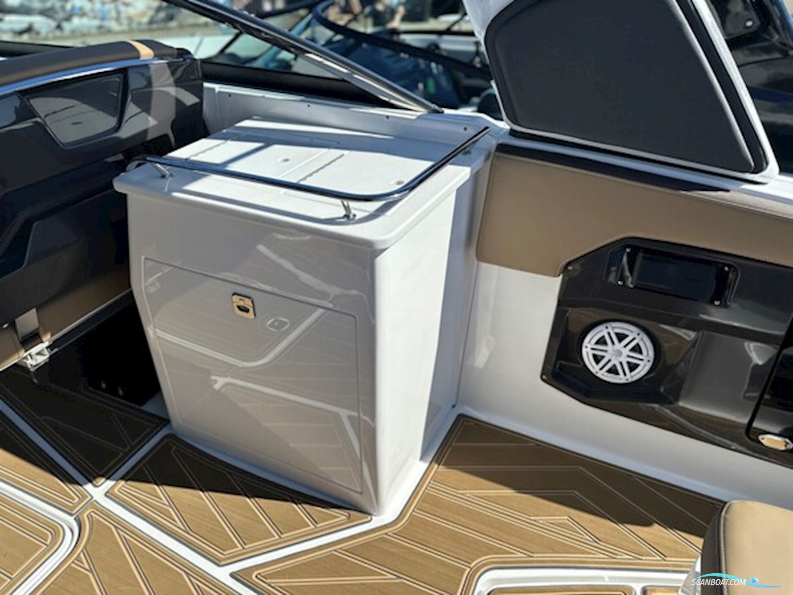 Monterey 255 SS, Mercury F350 V10