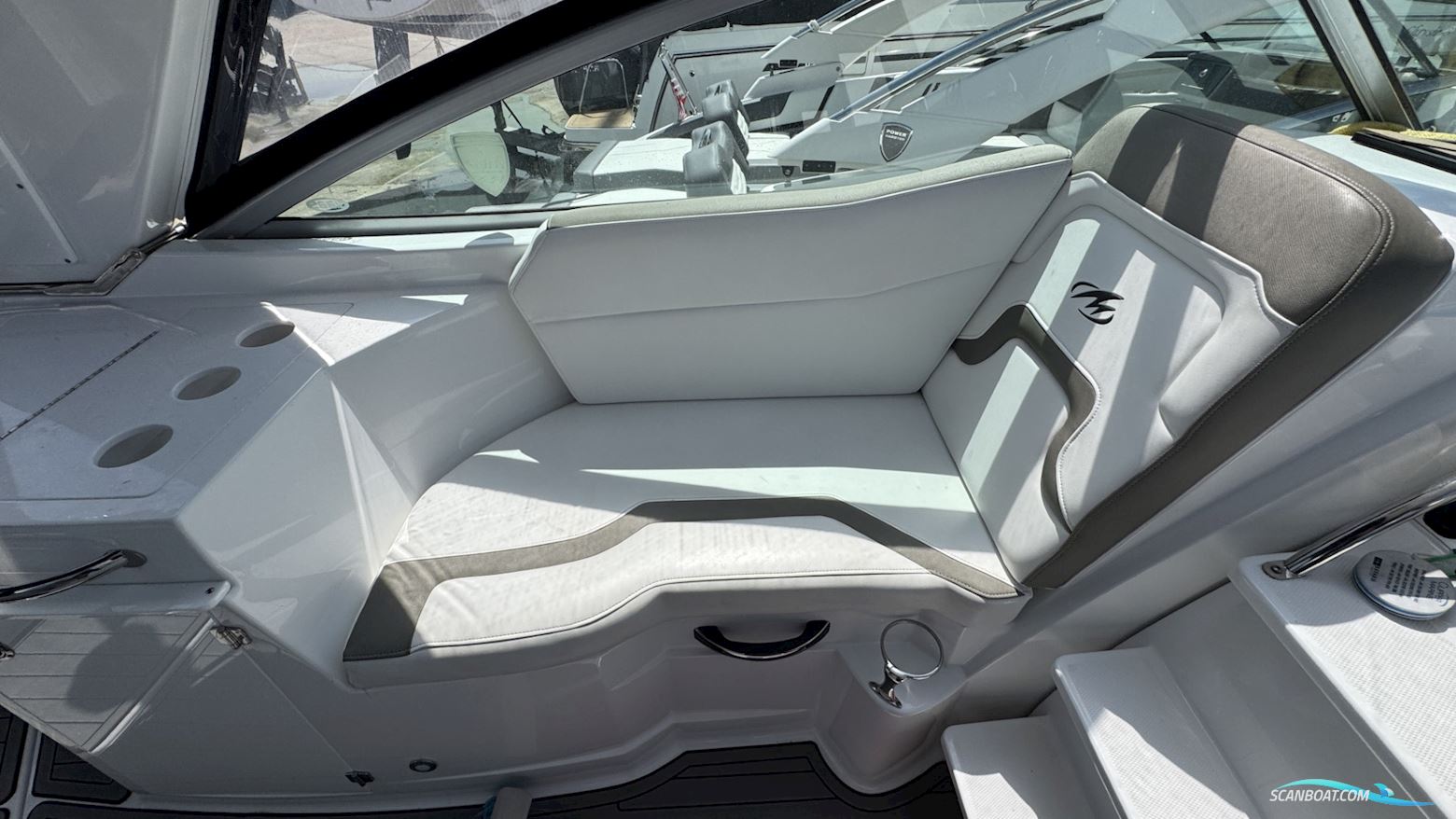 Monterey 275 Sport Yacht