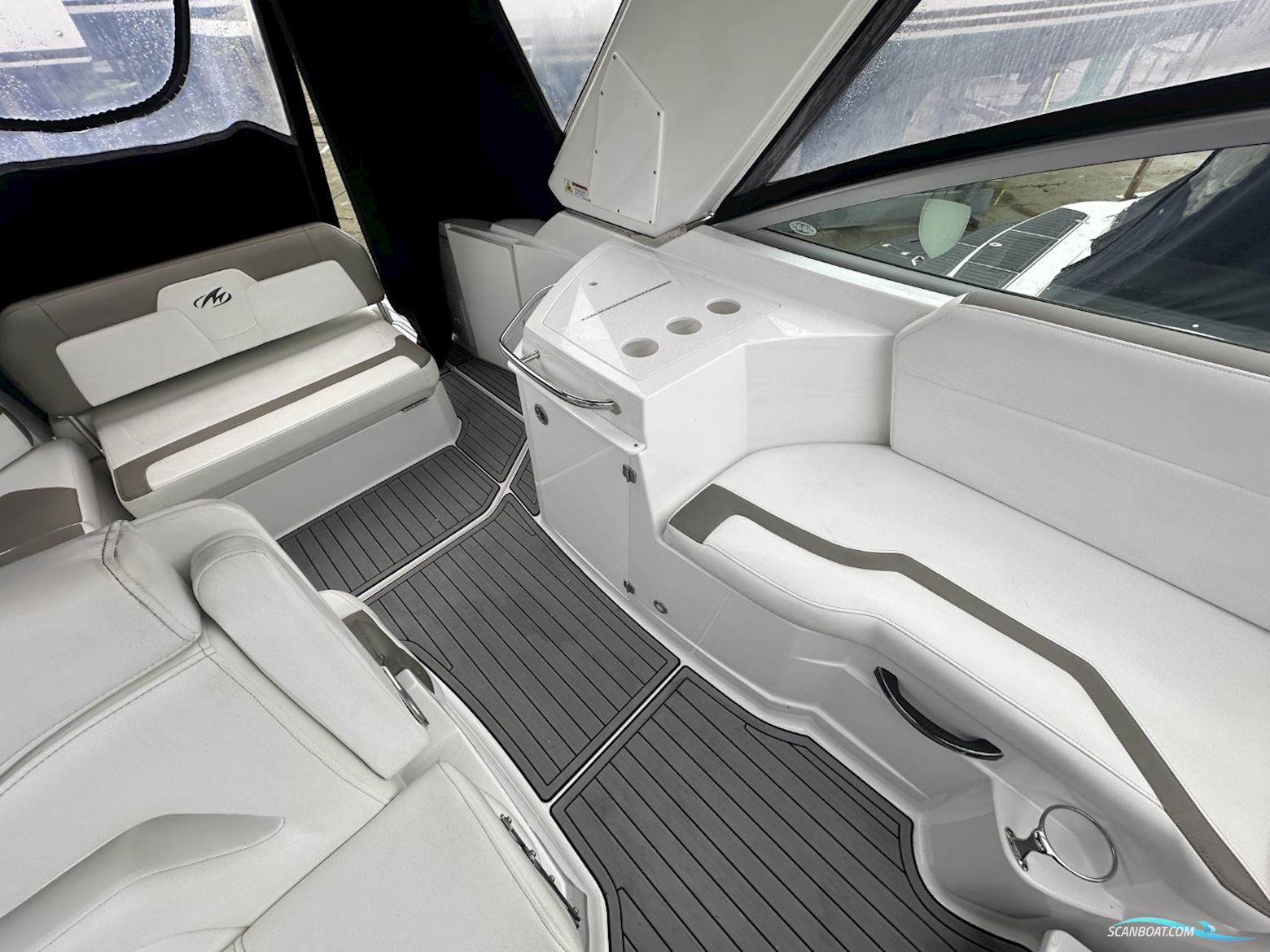 Monterey 275 Sport Yacht