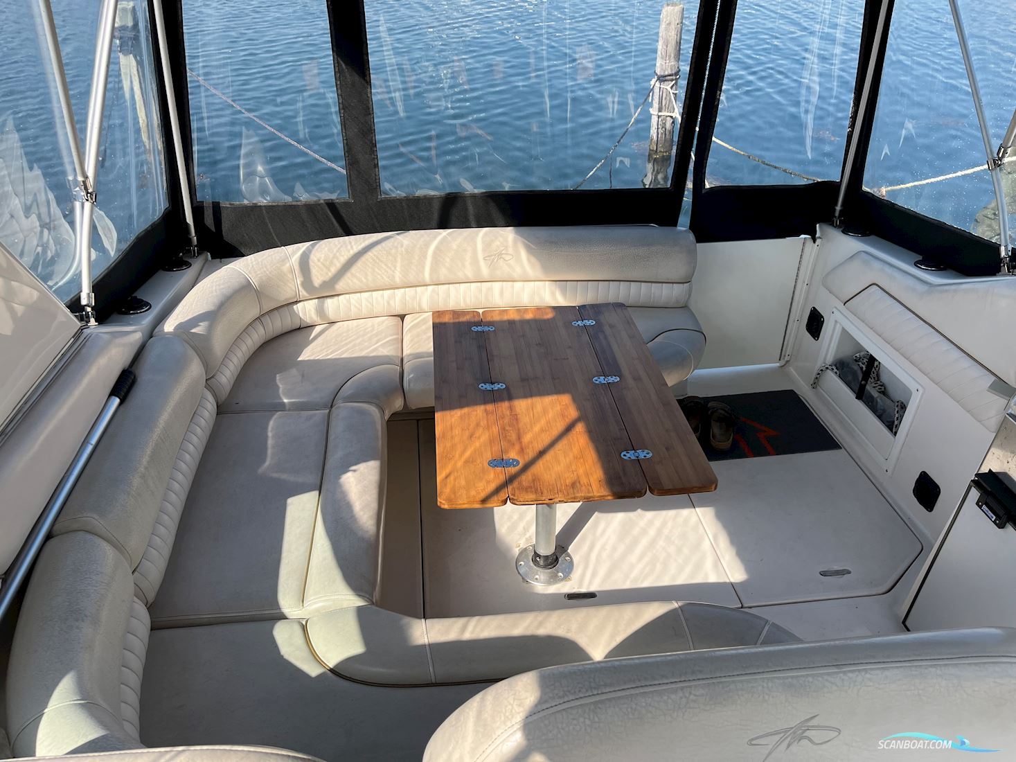 Monterey 322 Cruiser