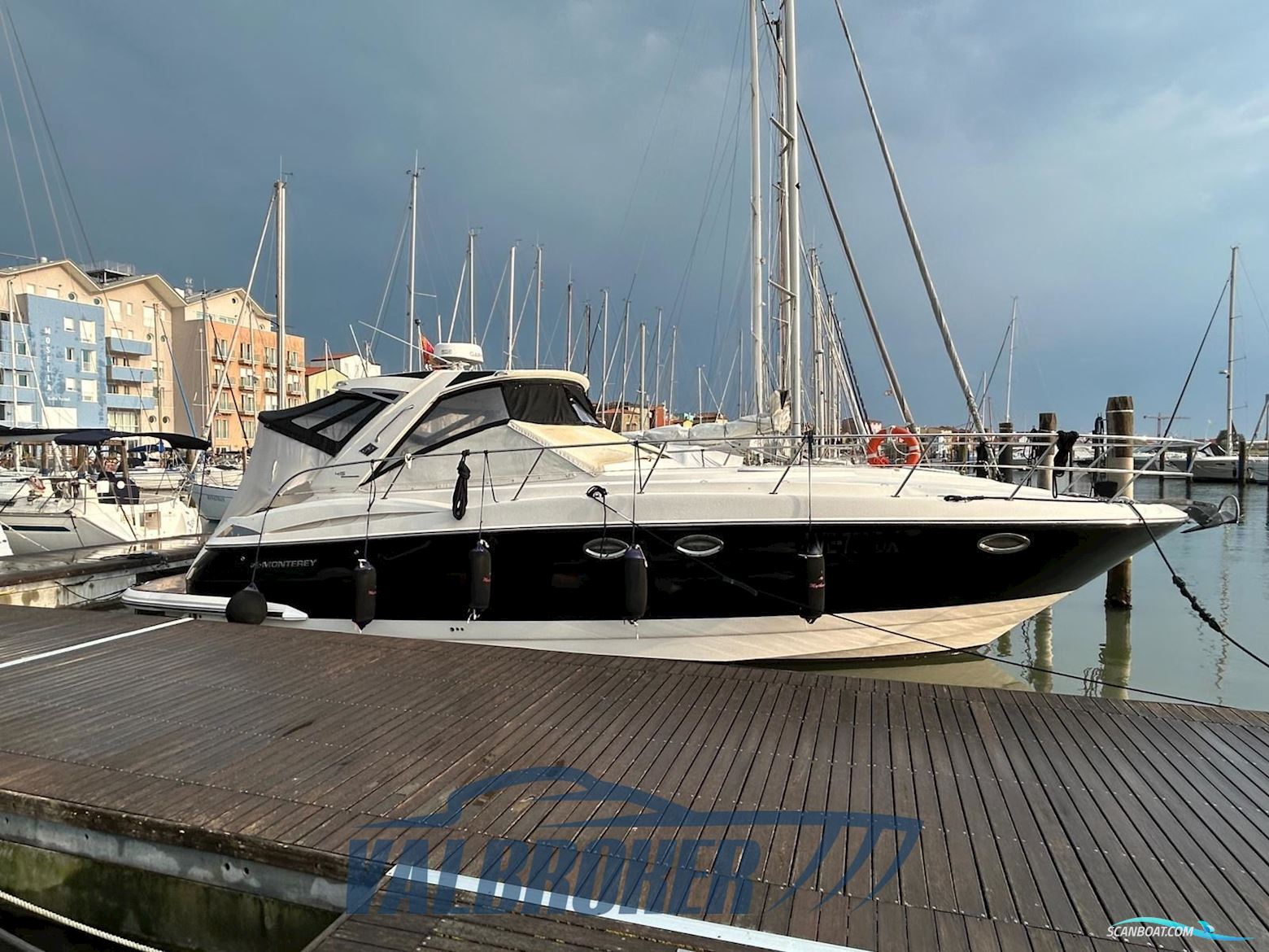 Monterey Boats 415 SY Sport Yacht