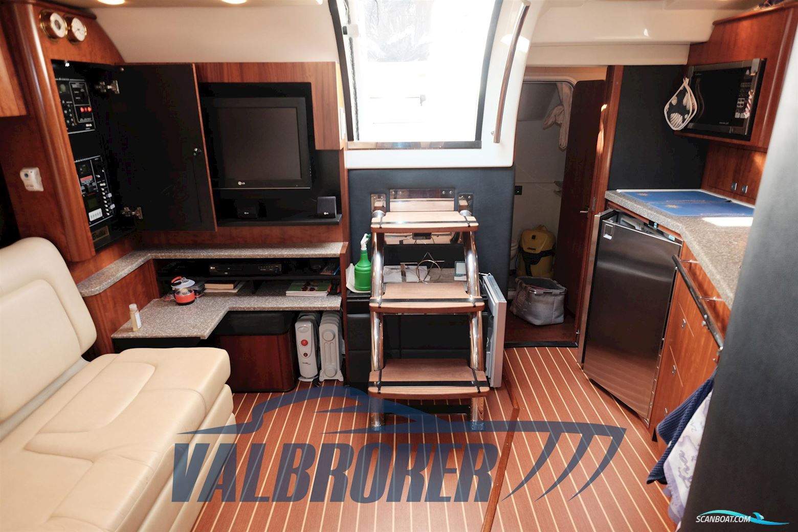 Monterey Boats 415 SY Sport Yacht