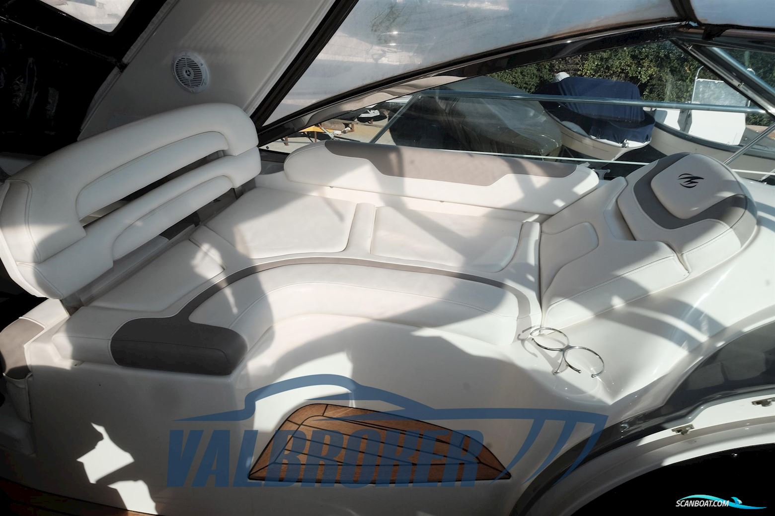 Monterey Boats 415 SY Sport Yacht