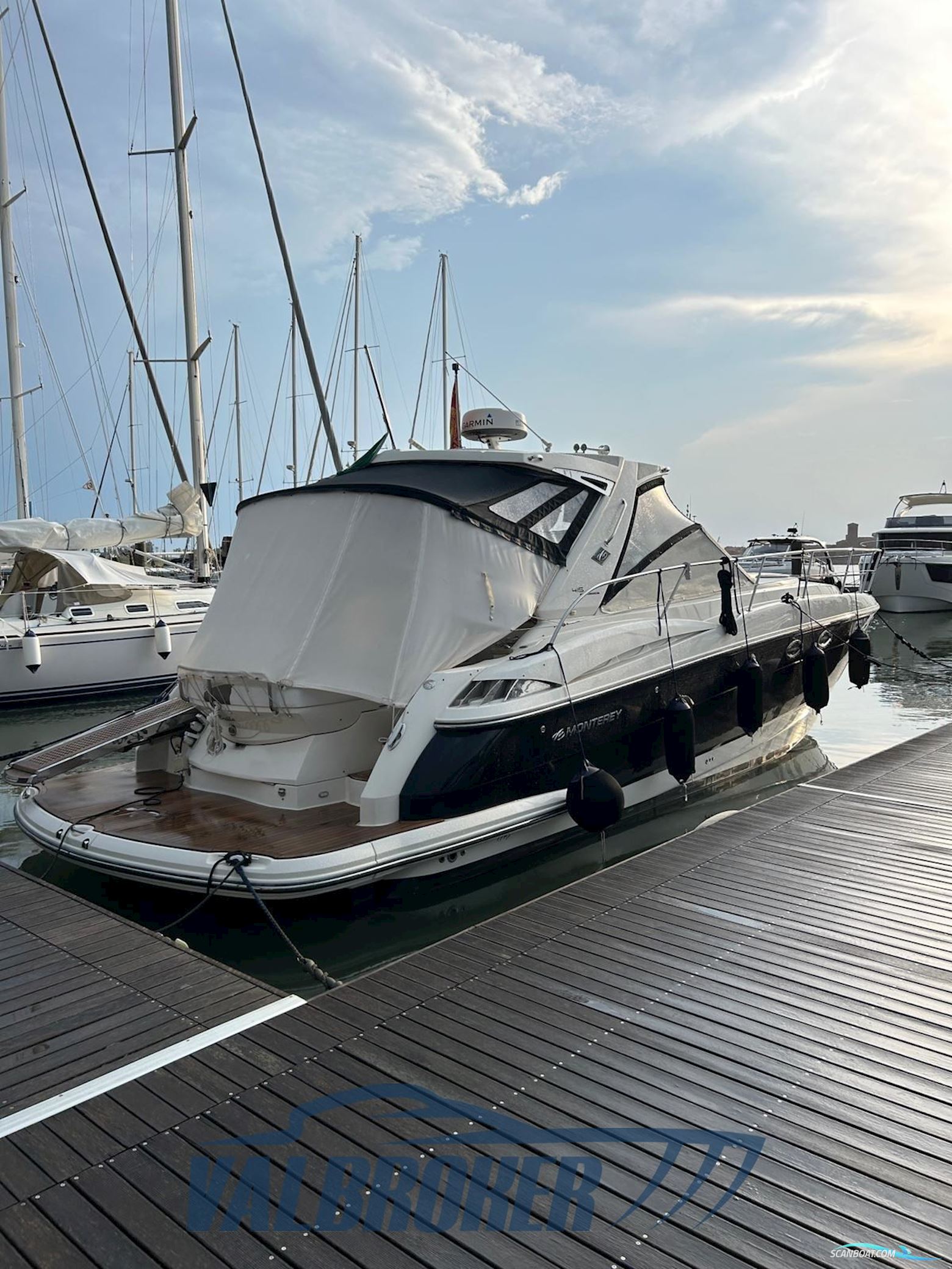 Monterey Boats 415 SY Sport Yacht