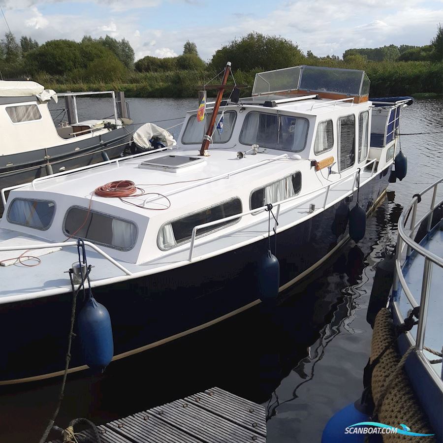 Motorboat 960 Motorboten 1985, met Peugeot Diesel 52 HP motor, France