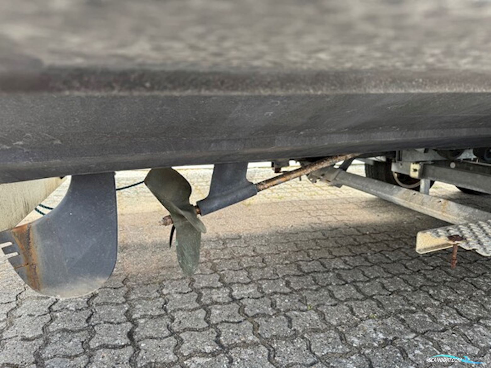 Nautique 226 Limited med 375 hk ZR6 8,1L V8 i/o og 3000 kg Humbauer bådtrailer - Engros til CVR nummer