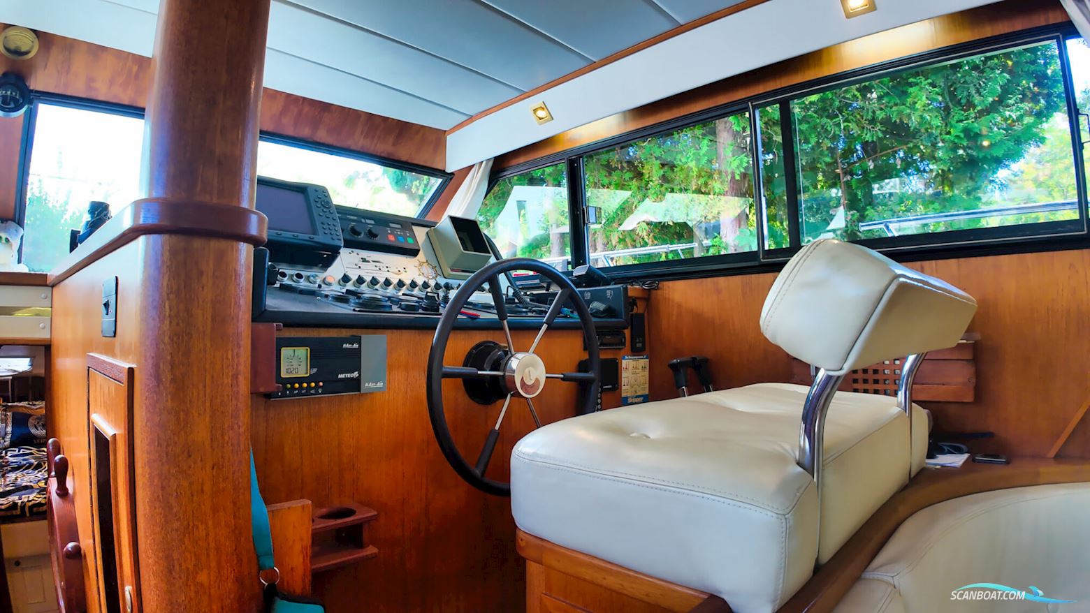 Neptunus 138 / 46 Flybridge Sedan