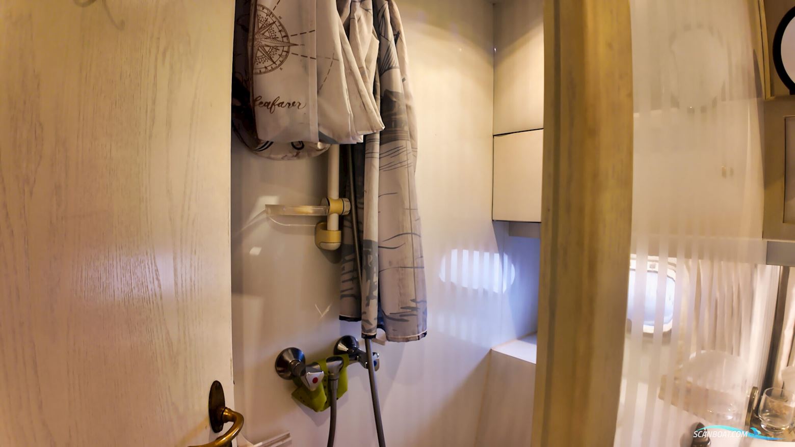 Neptunus 138 / 46 Flybridge Sedan