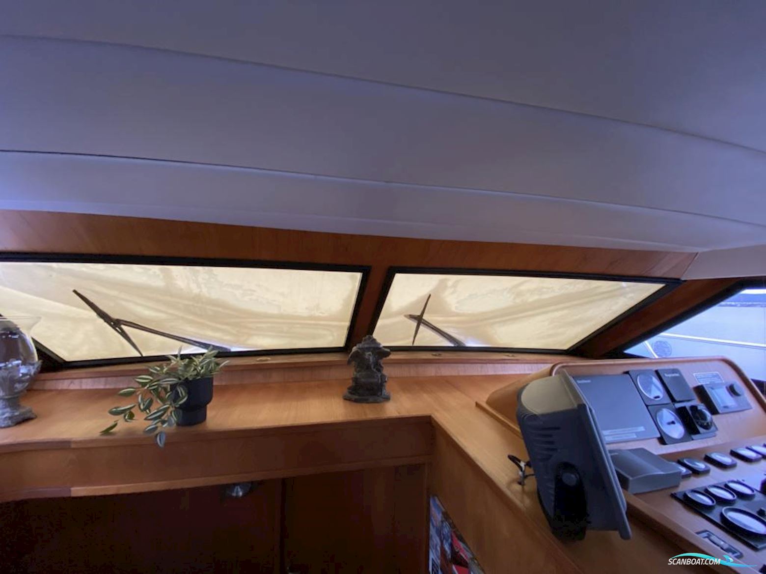 Neptunus 138 Sedan Fly