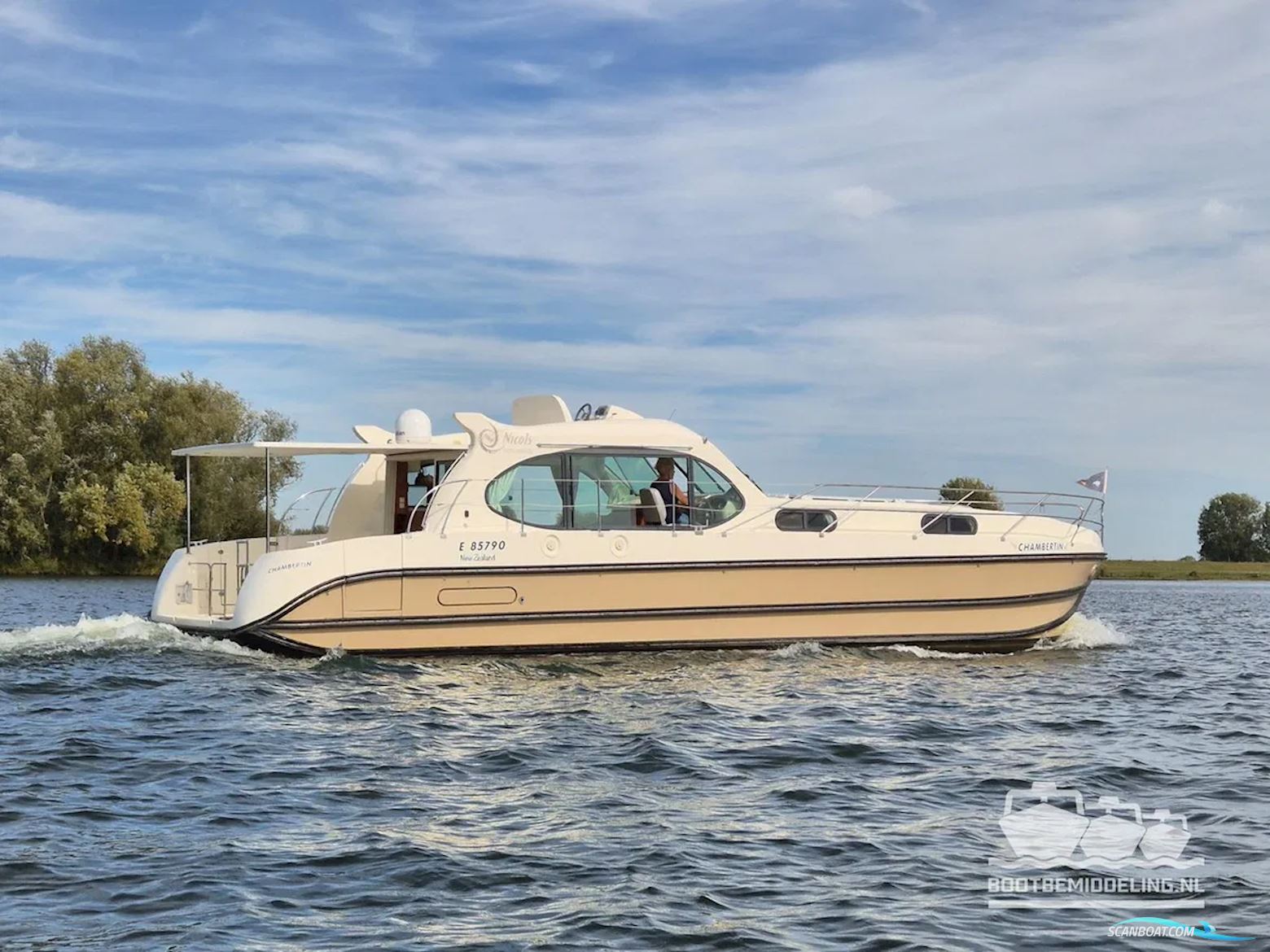 Nicols Yacht Sixto Prestige