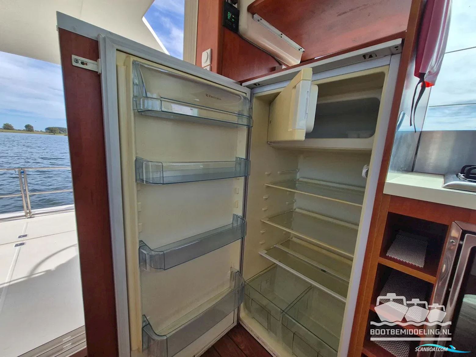 Nicols Yacht Sixto Prestige