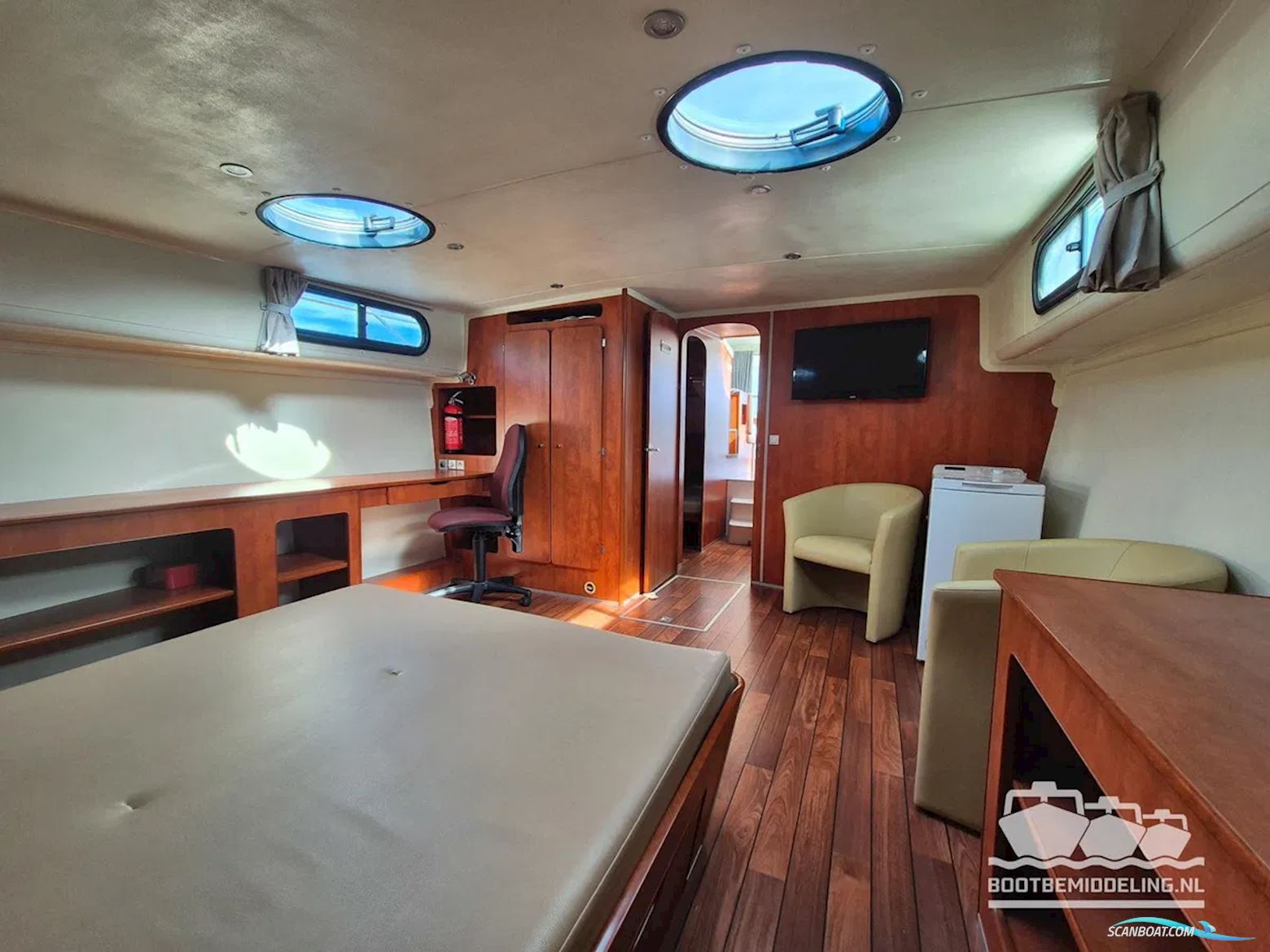 Nicols Yacht Sixto Prestige