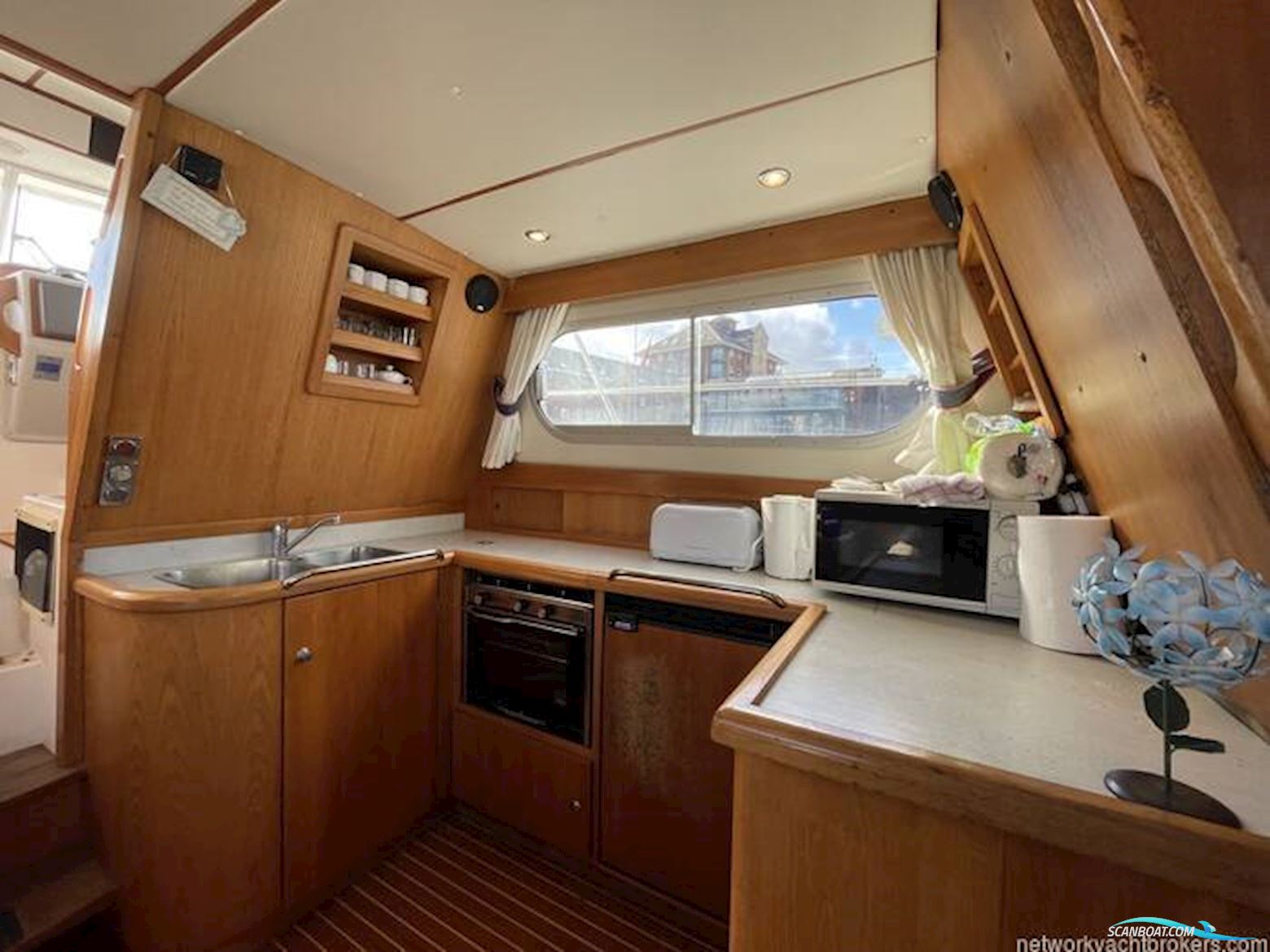 Nimbus 370 Commander