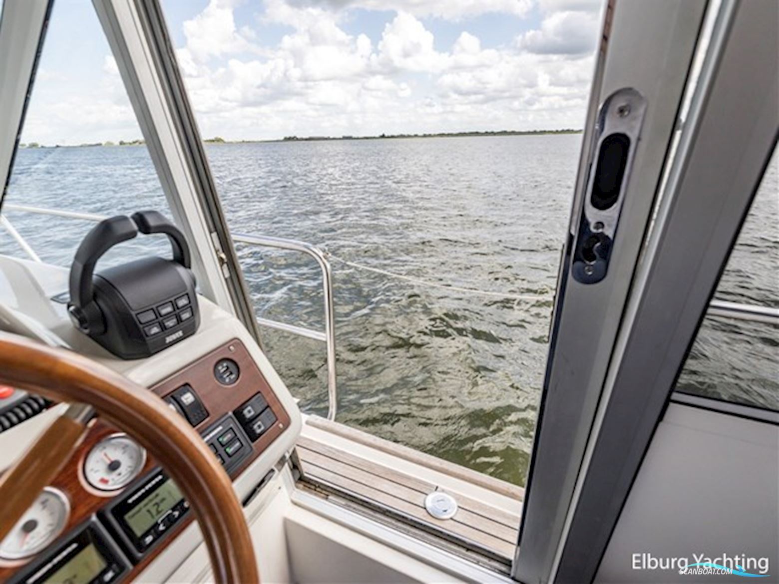 Nimbus 380 Commander 