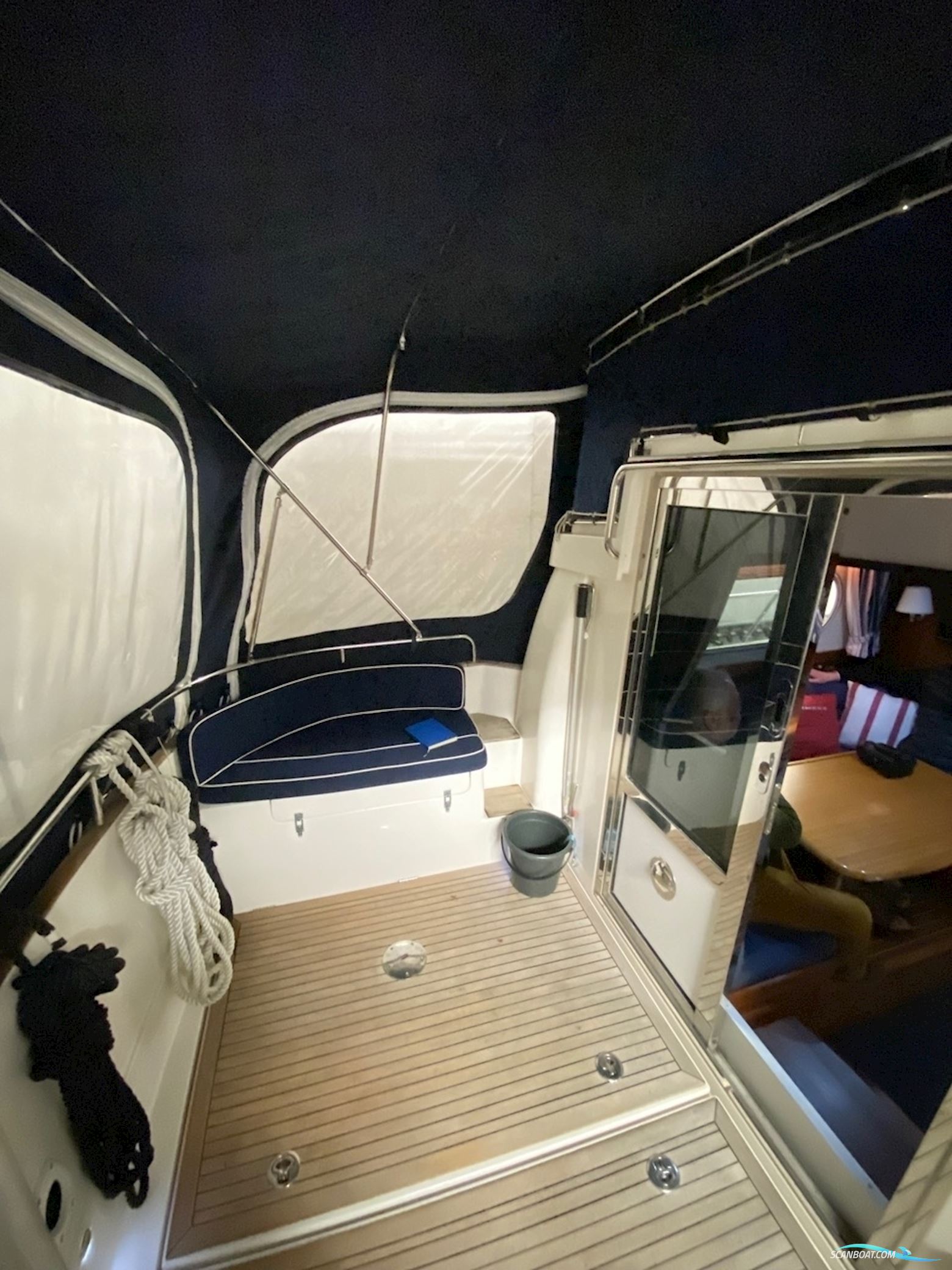 Nimbus 380 Commander