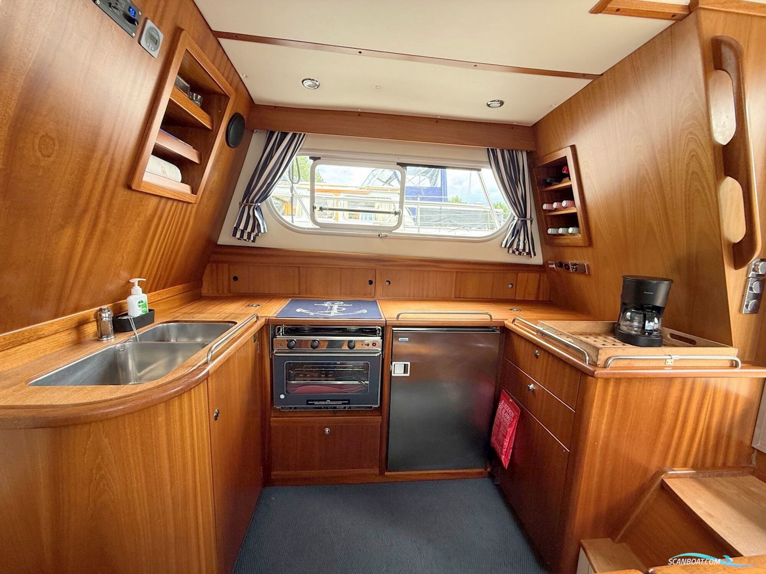 Nimbus 380 Commander