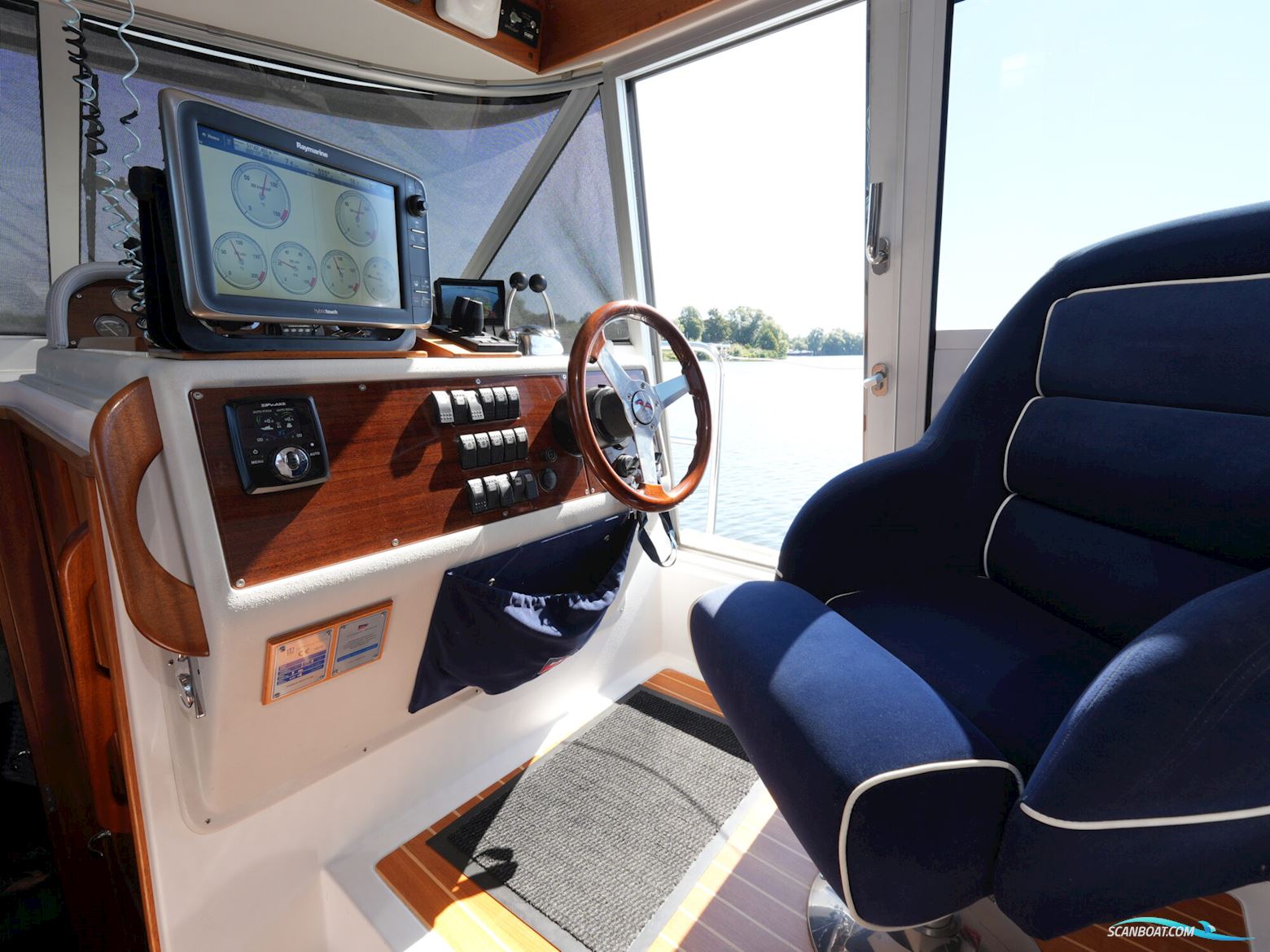 Nimbus 380 Commander