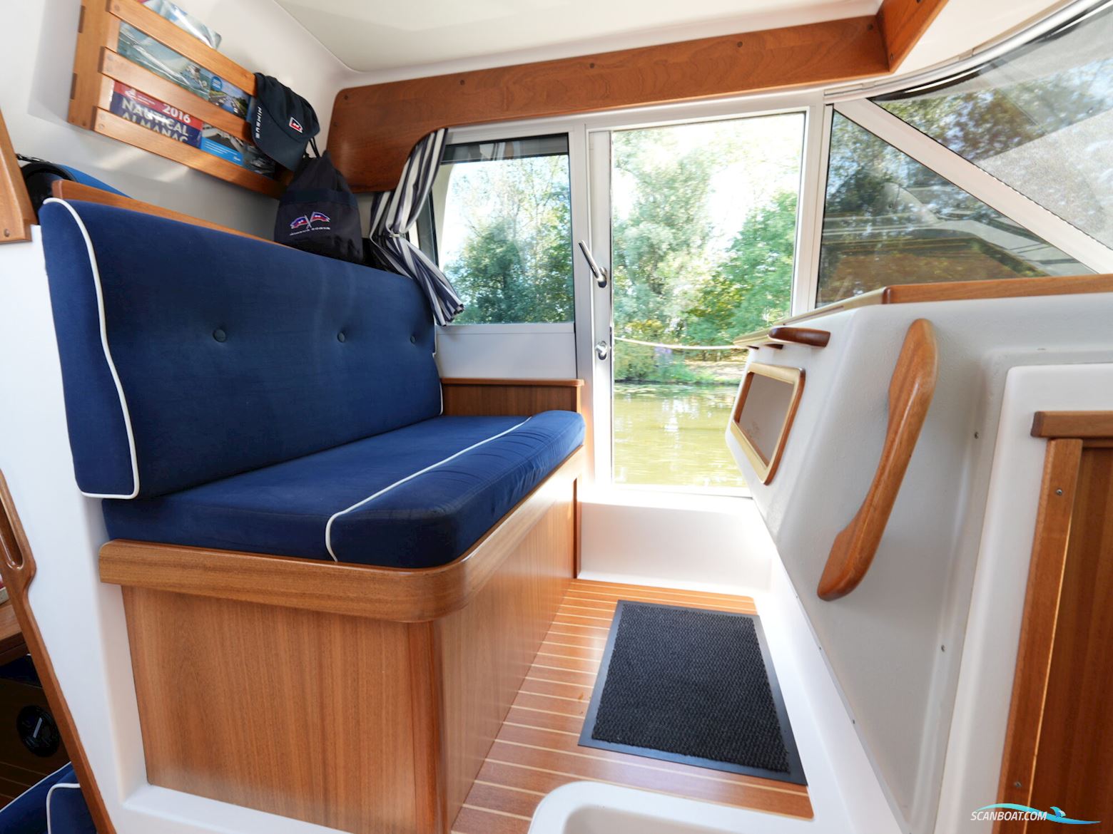 Nimbus 380 Commander