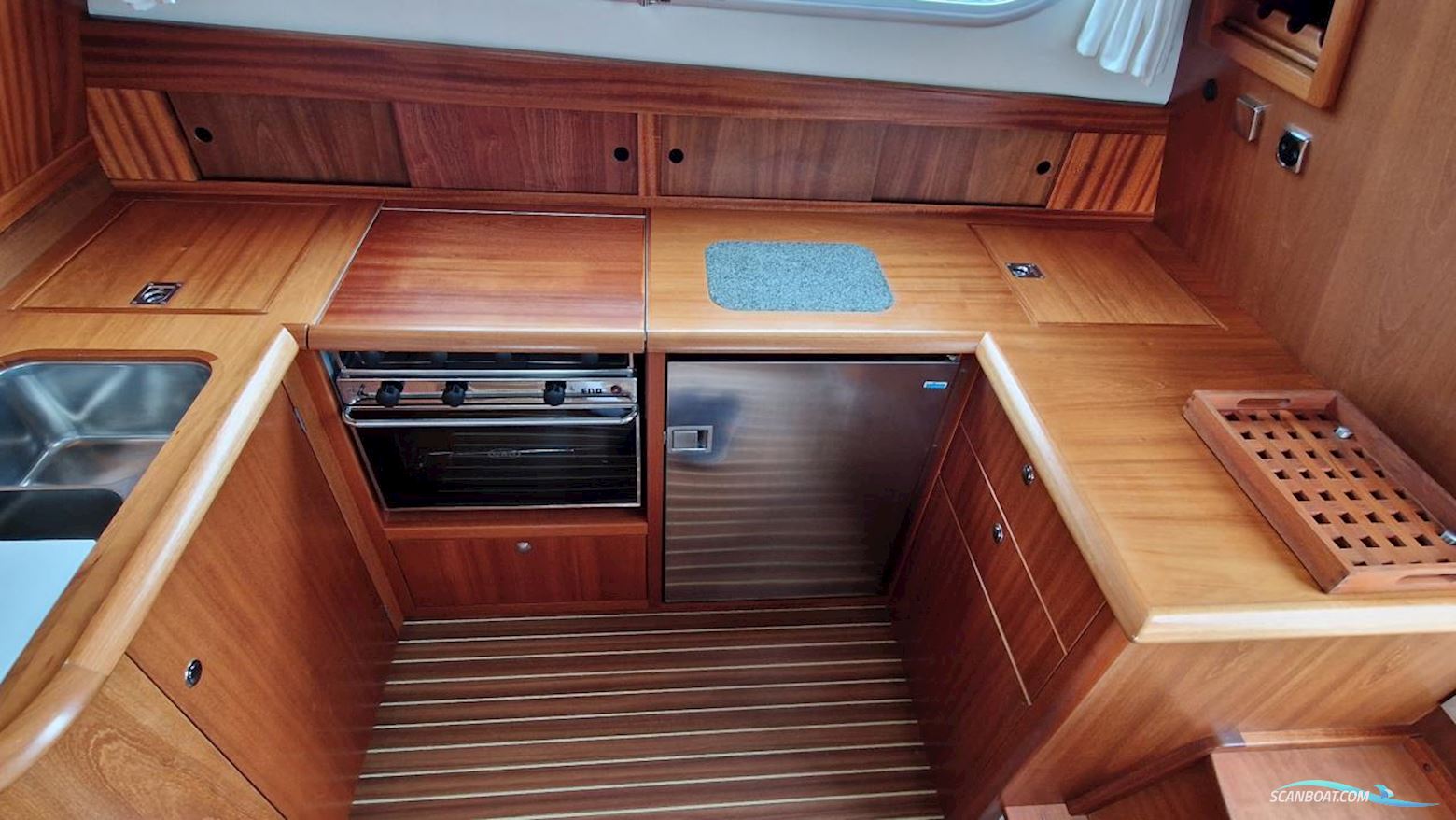 Nimbus 380 Commander