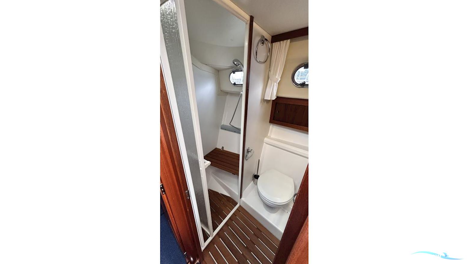 Nimbus 380 Commander