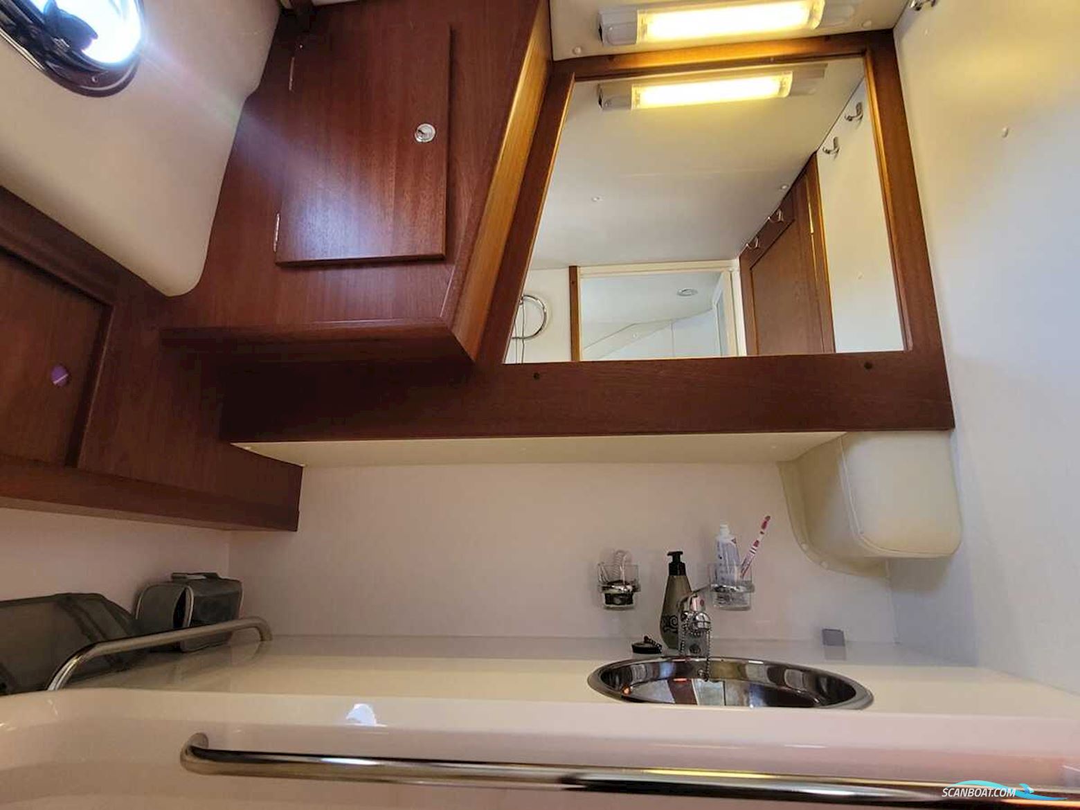 Nimbus 380 Commander