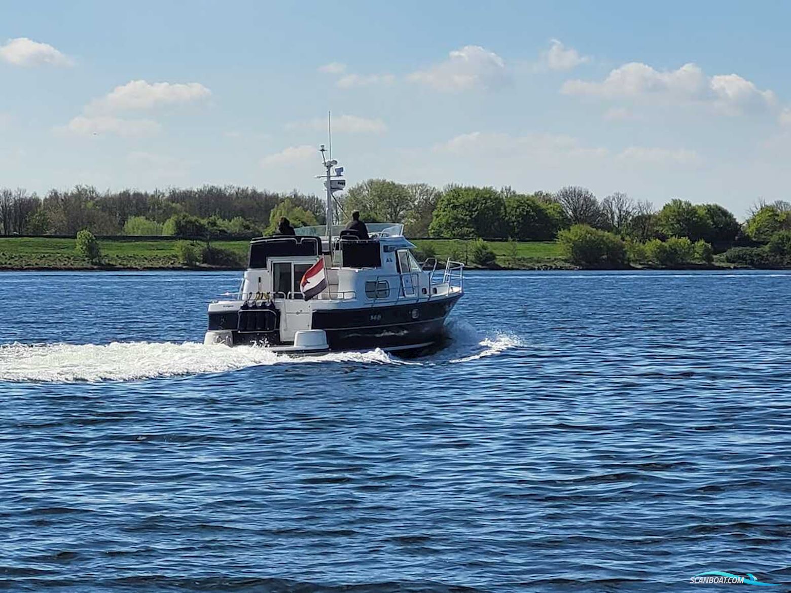 Nimbus 380 Commander