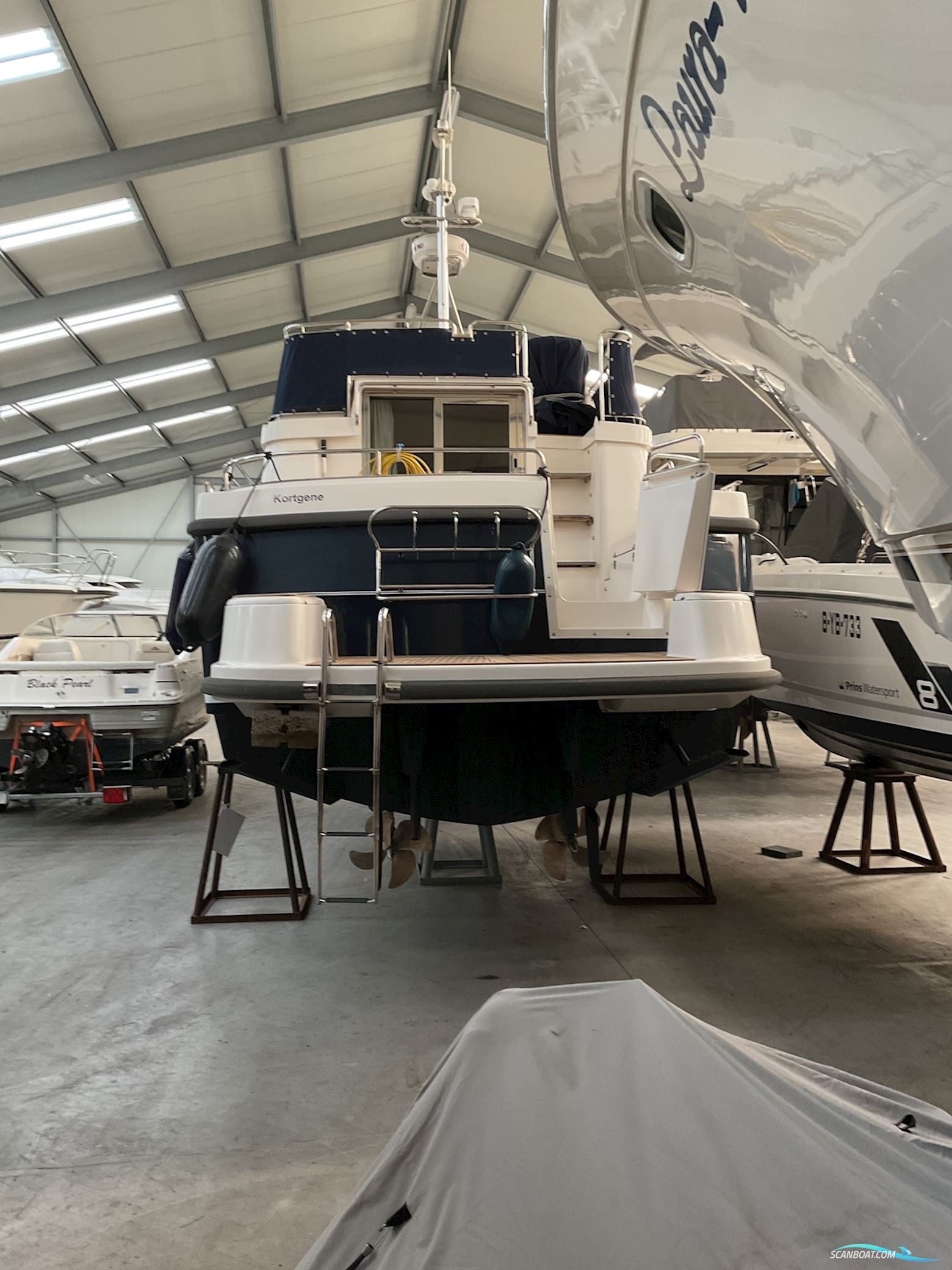 Nimbus 380 Commander