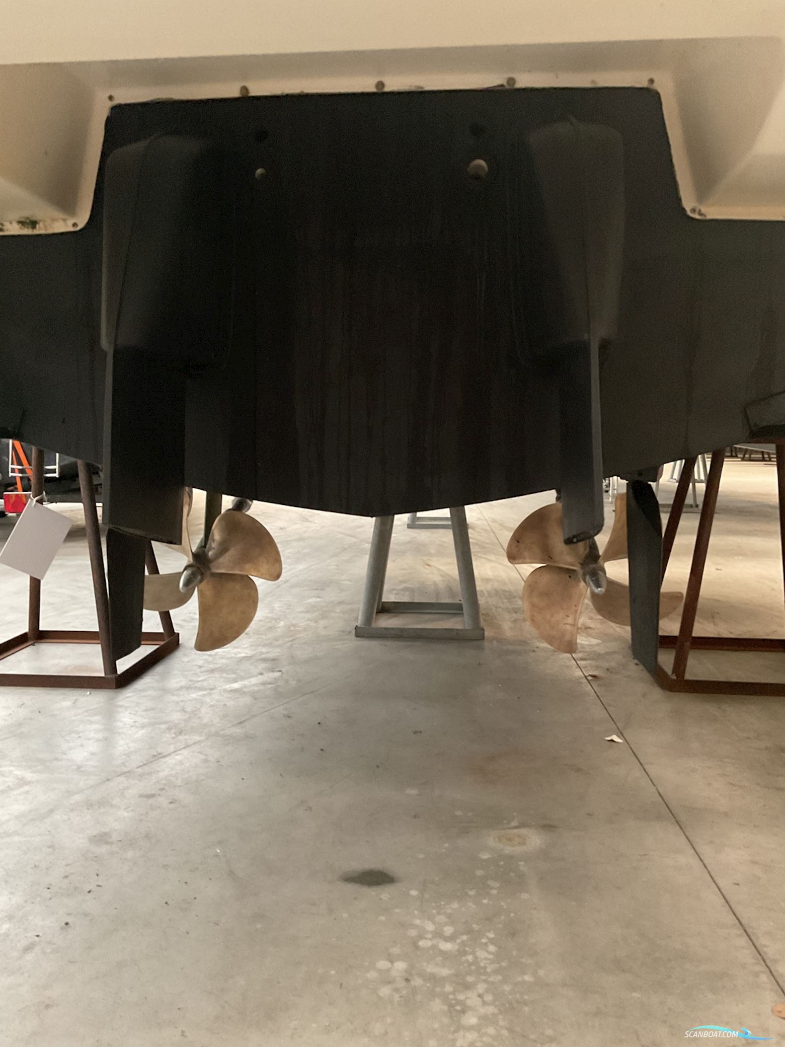 Nimbus 380 Commander