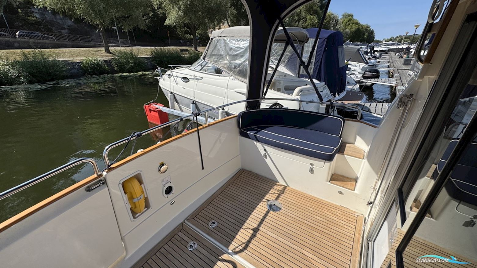Nimbus 380 Commander