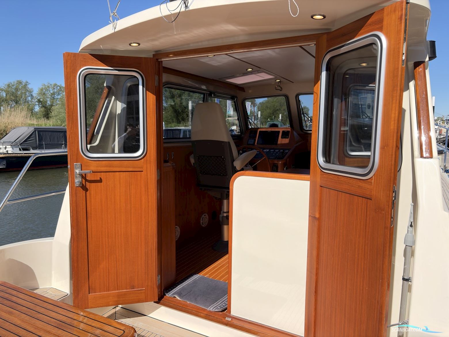 North-Line 37 Wheelhouse