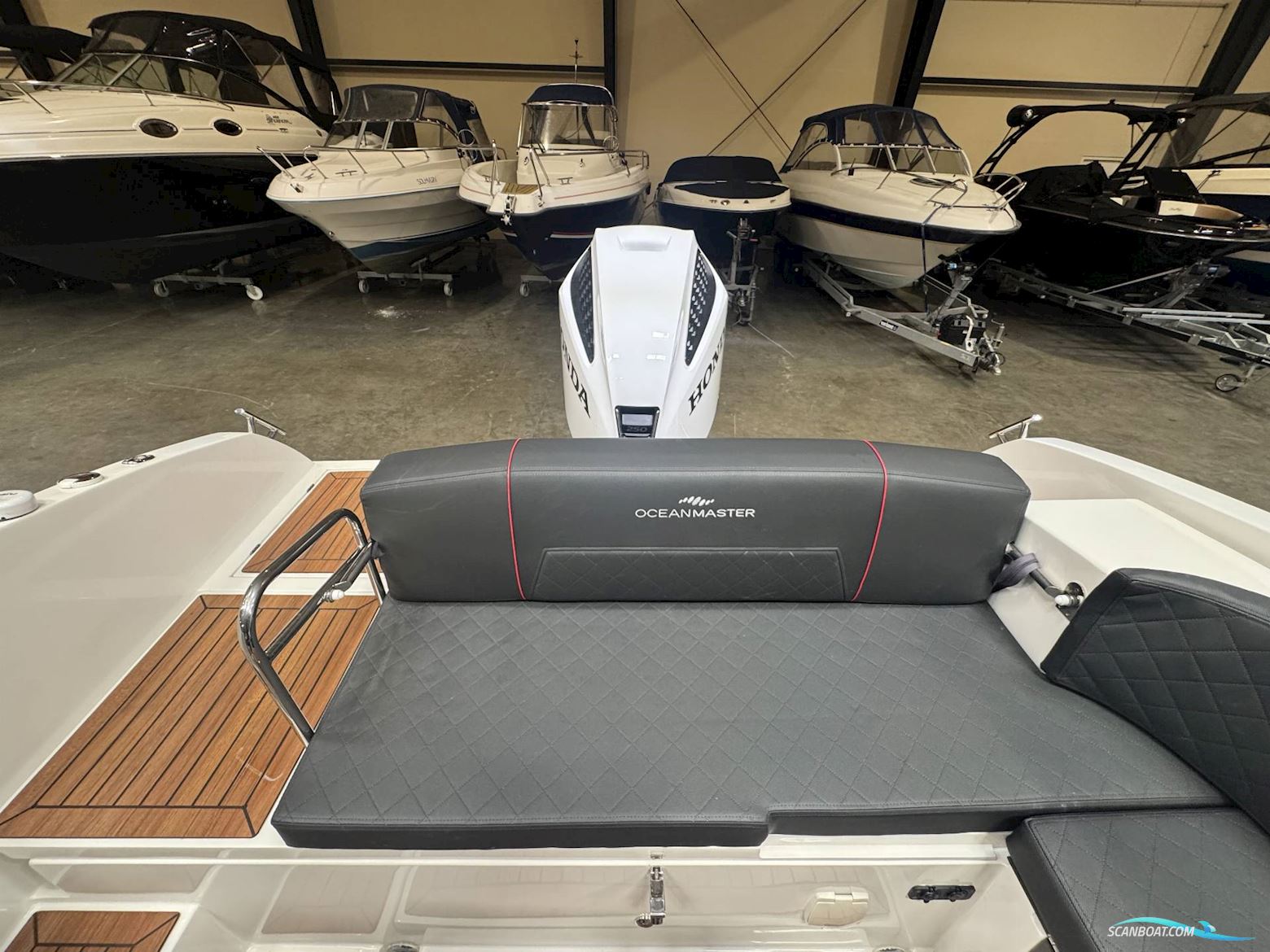 Oceanmaster 680DC m/ 250 Honda 4-Takt Kun 60 Timer