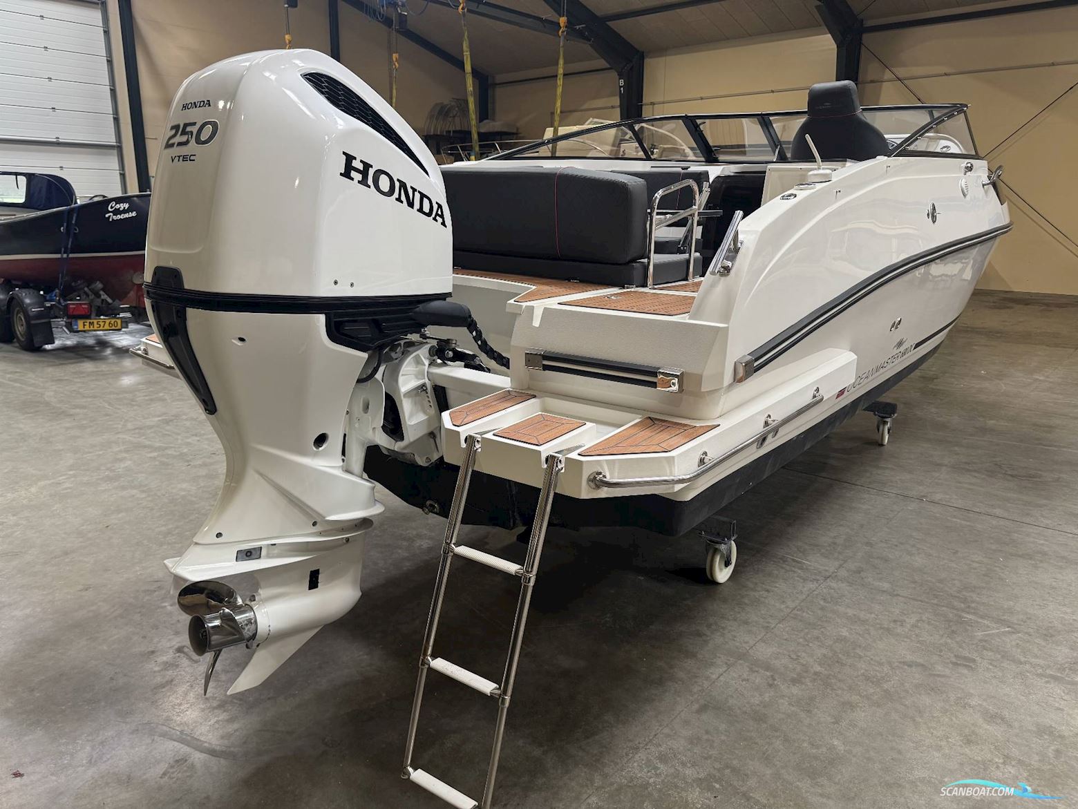 Oceanmaster 680DC m/ 250 Honda 4-Takt Kun 60 Timer