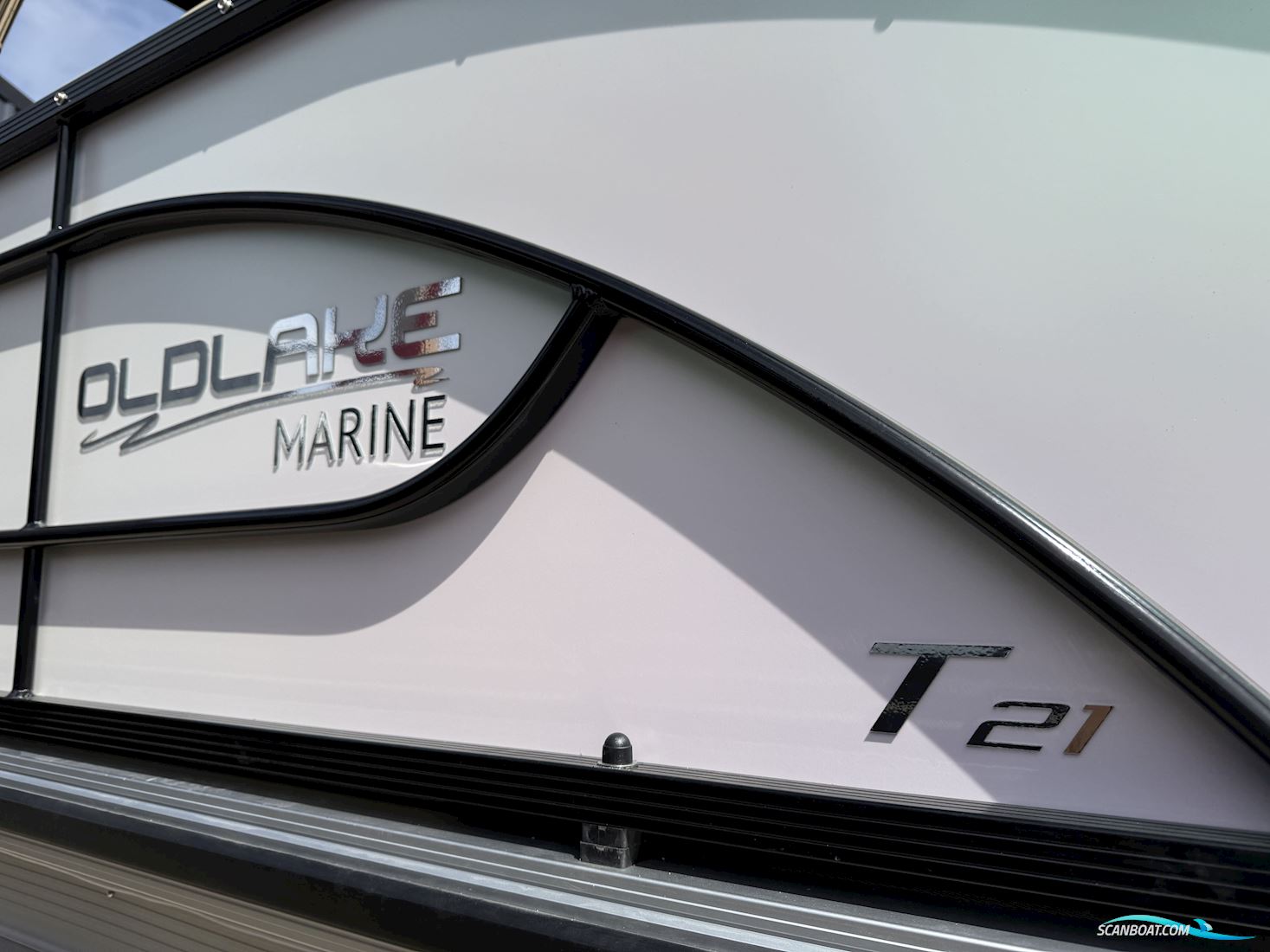 Old Lake Marine T21 Pontoon