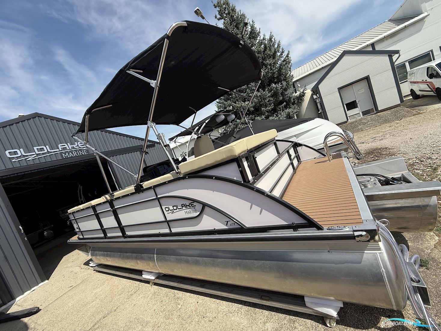 Old Lake Marine T21 Pontoon