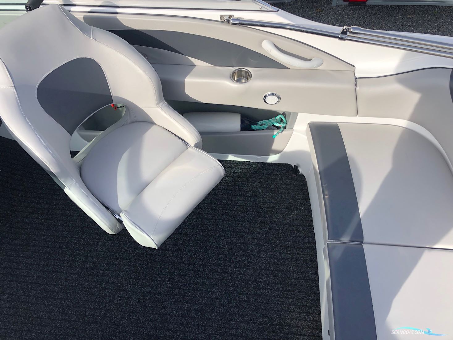 Olympic 580 Bowrider Med Mercury 115 hk CT