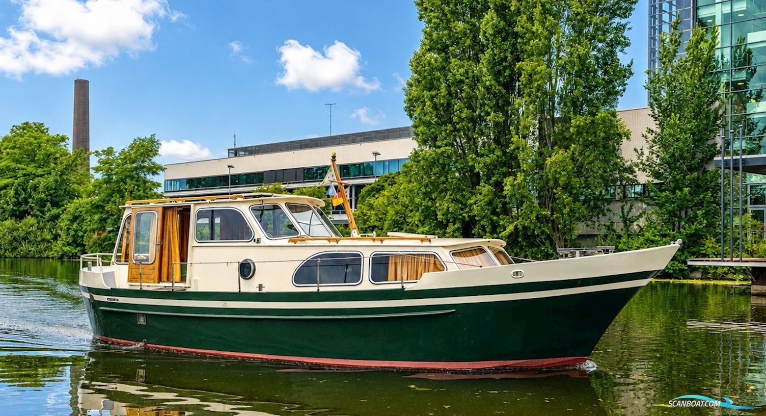 Oostvaarder 9.50 OK/AK Motorboten 1983, met Volvo Penta motor, The Netherlands