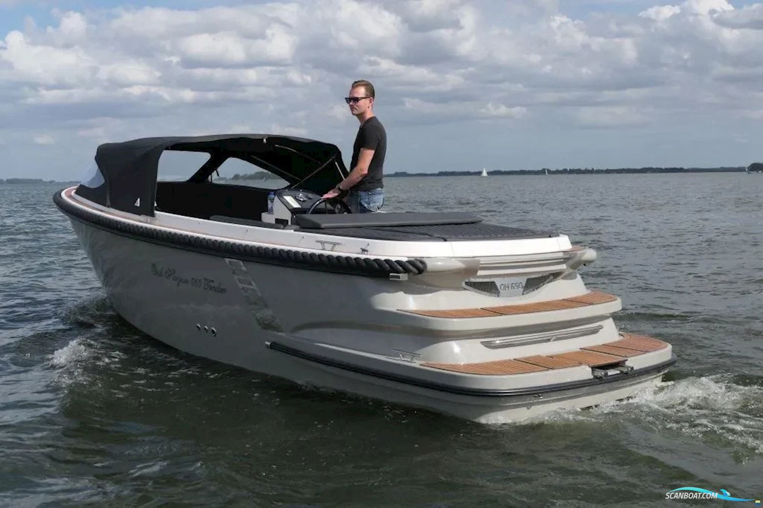 Oud Huijzer 650 Tender