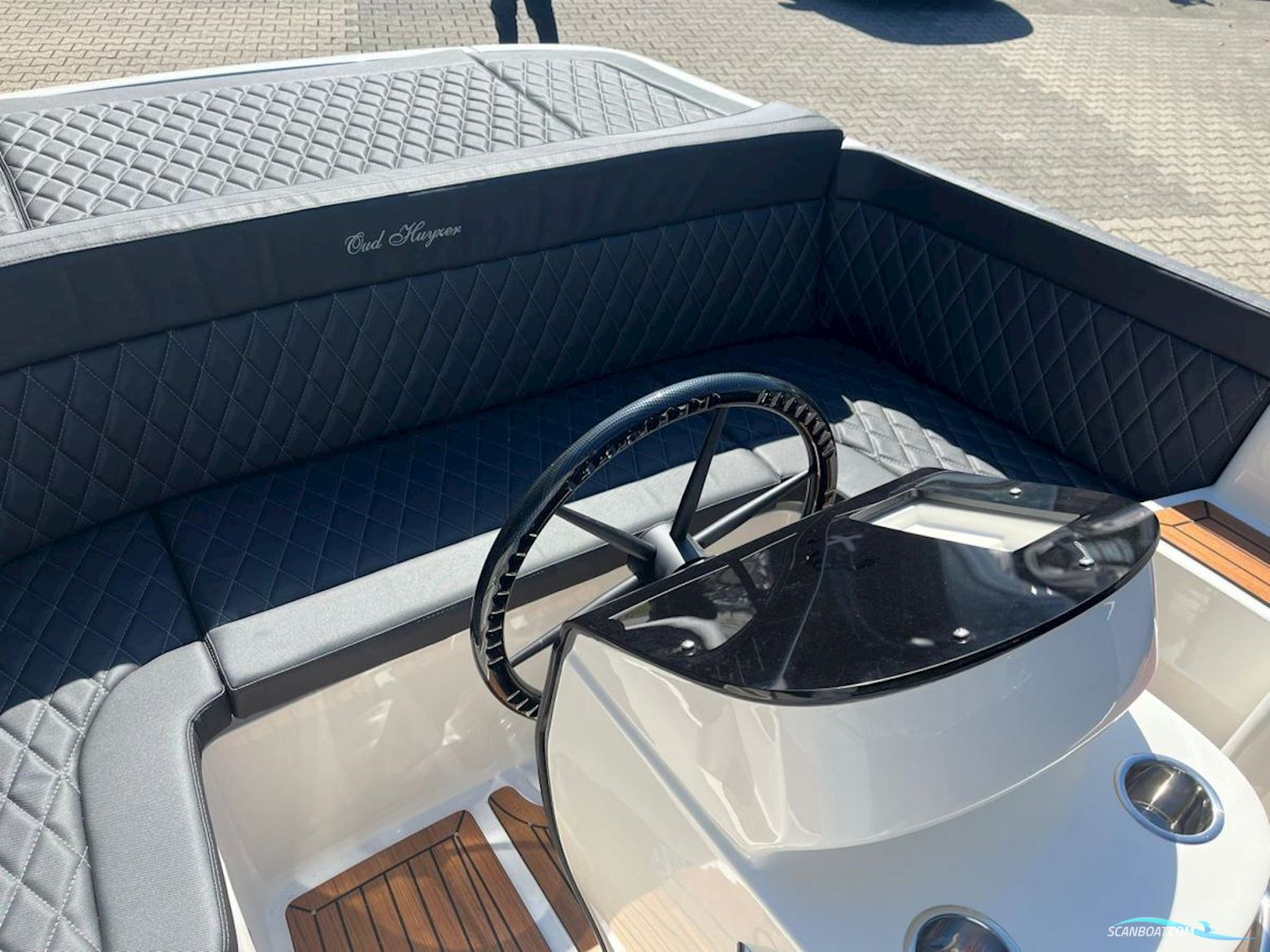 Oud Huijzer 740 Tender